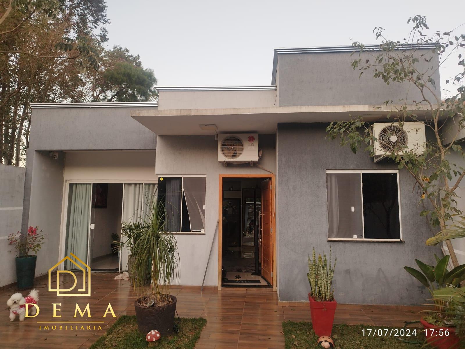 Casa à venda com 2 quartos, 120m² - Foto 1