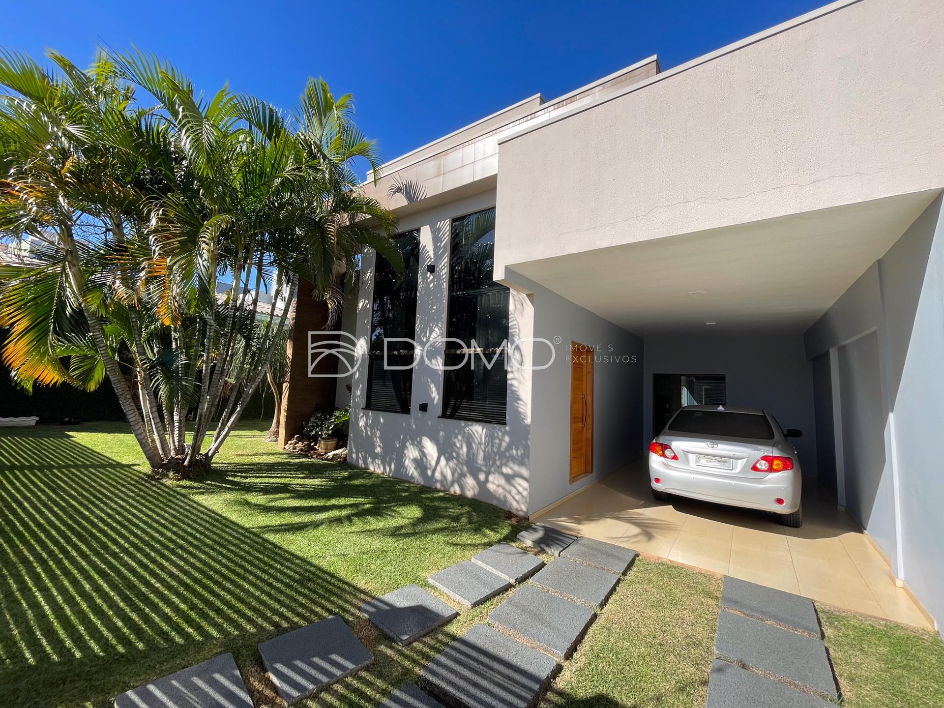 Casa à venda com 3 suítes, localizada no bairro Coqueiral, CAS...