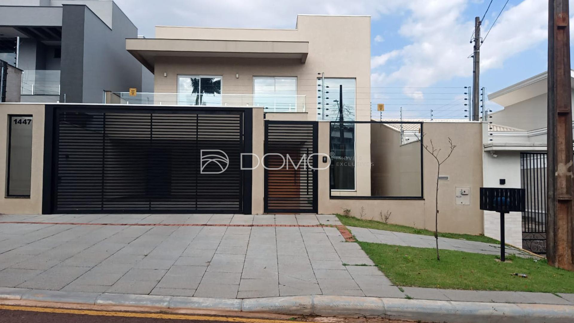 Sobrado à venda, localizado no bairro Pacaembu, CASCAVEL - PR