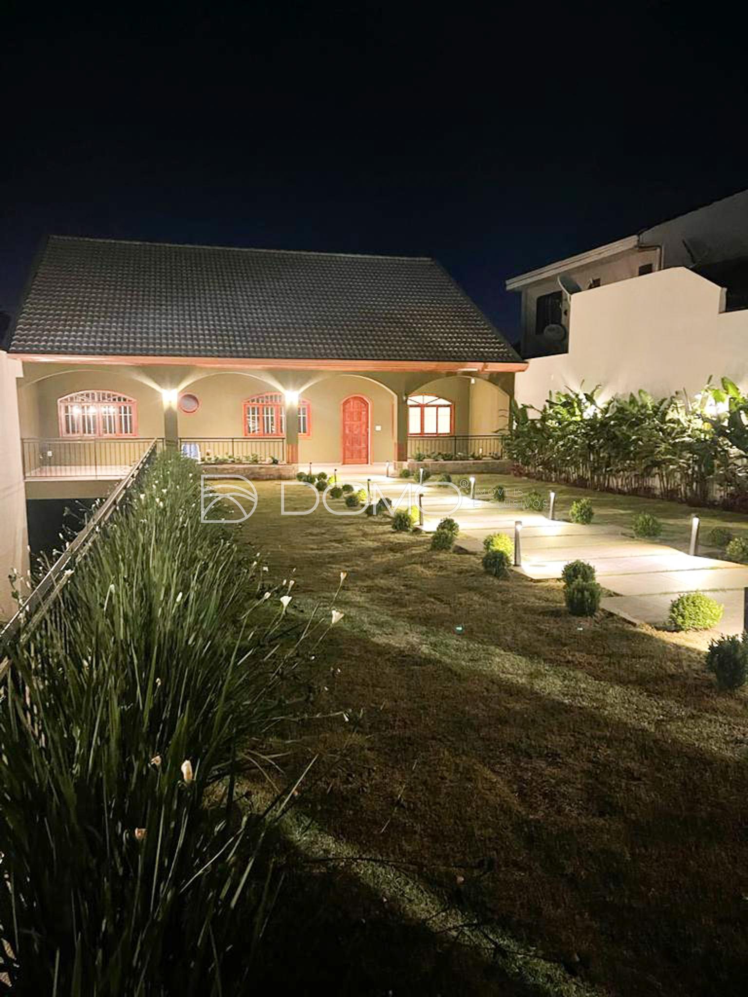 Casa à venda, localizada no bairro Neva, em CASCAVEL - PR