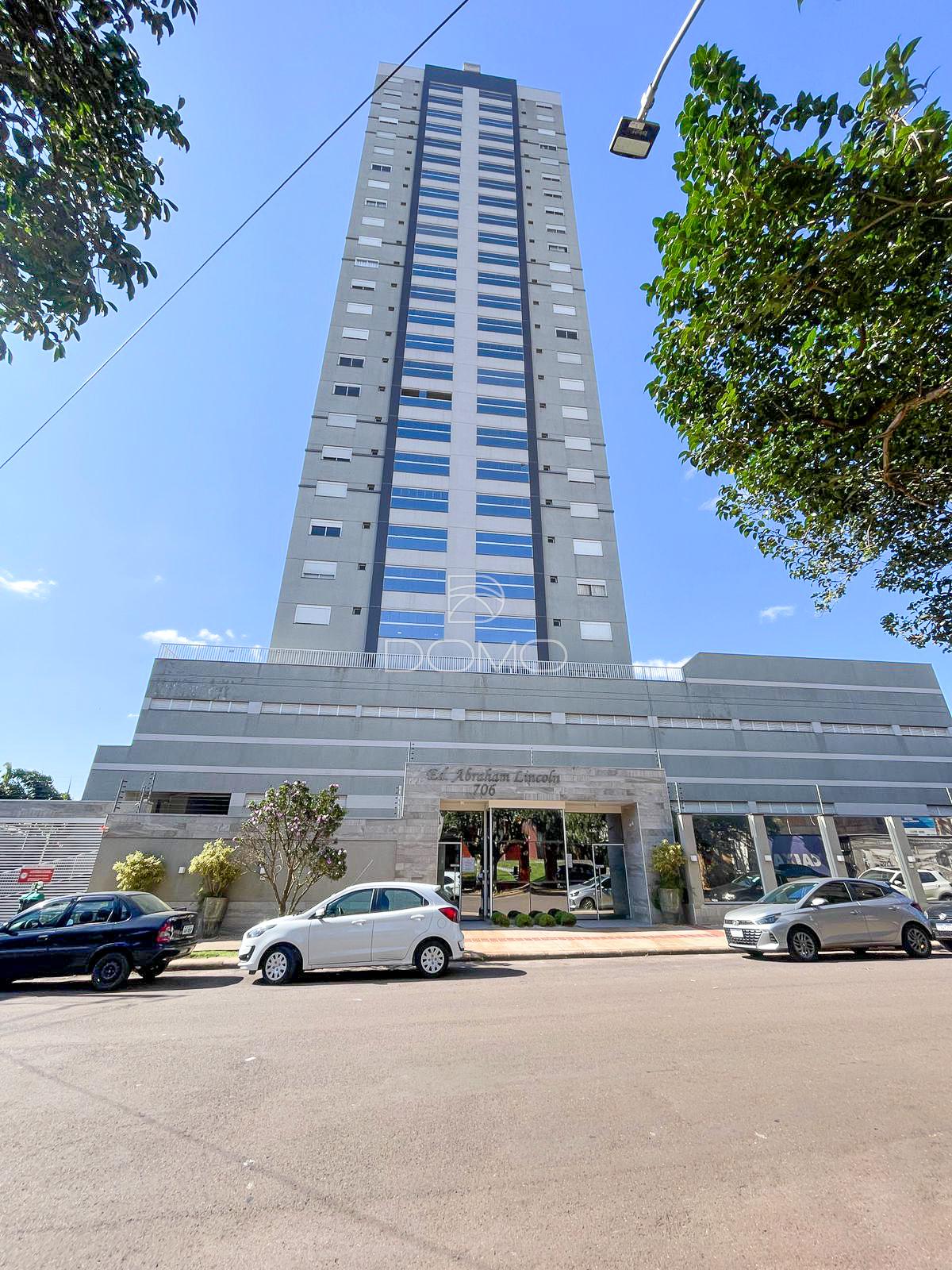 Apartamento mobiliado com 3 suítes no Ed. Abraham Lincoln, Cen...