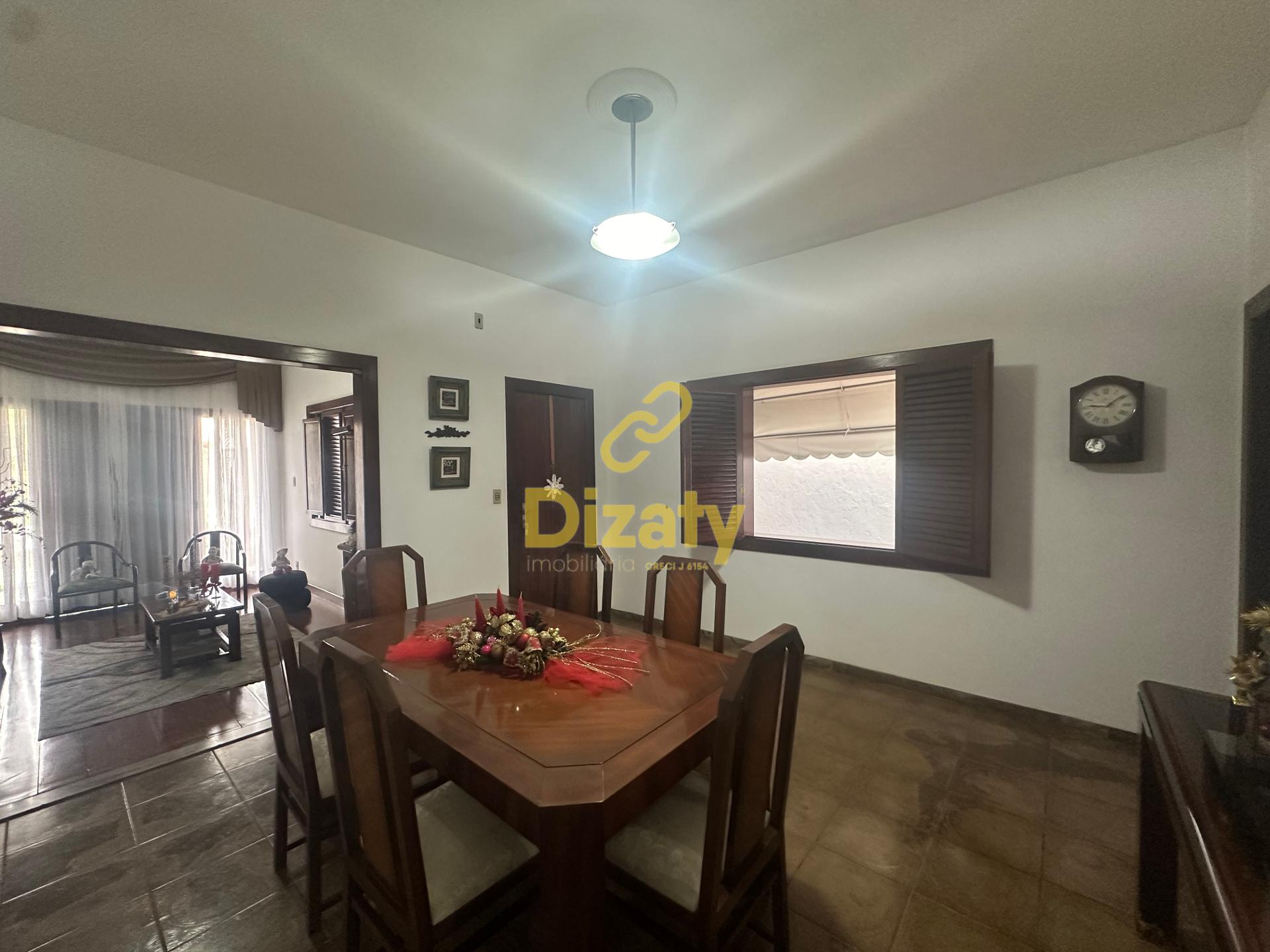 CASA COM 3 QUARTOS SENDO 1 SUÍTE, NO BAIRRO MANGABEIRAS