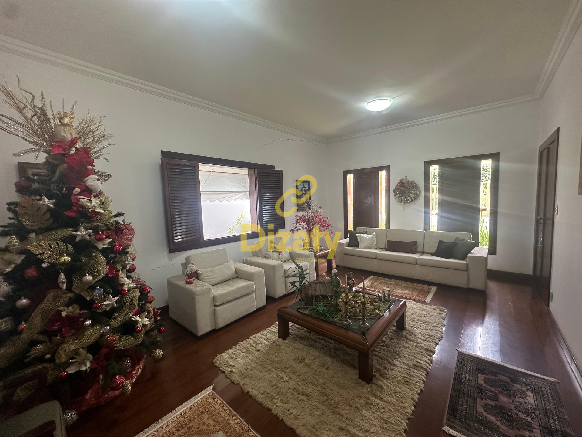 CASA COM 3 QUARTOS SENDO 1 SUÍTE, NO BAIRRO MANGABEIRAS