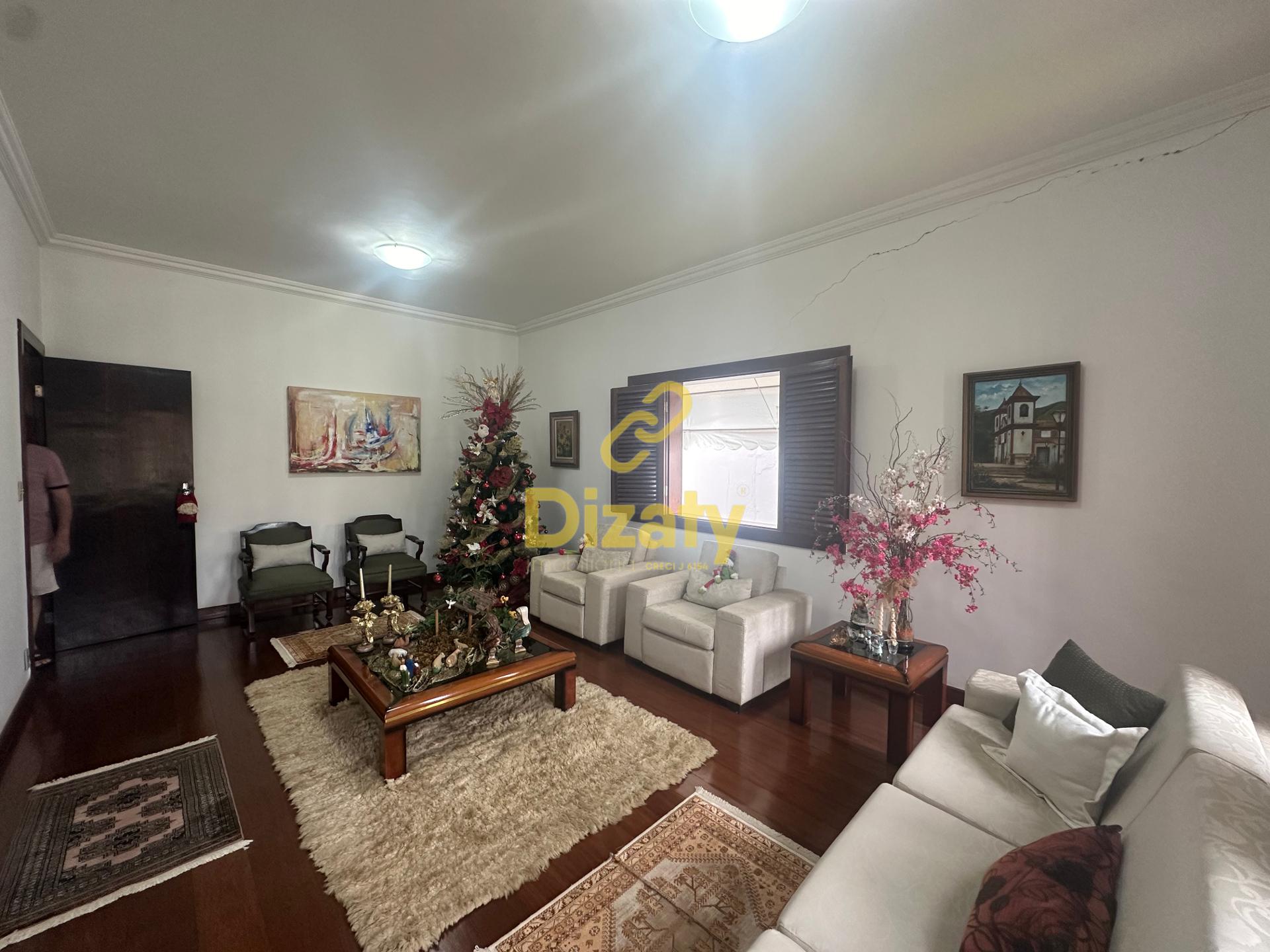 CASA COM 3 QUARTOS SENDO 1 SUÍTE, NO BAIRRO MANGABEIRAS
