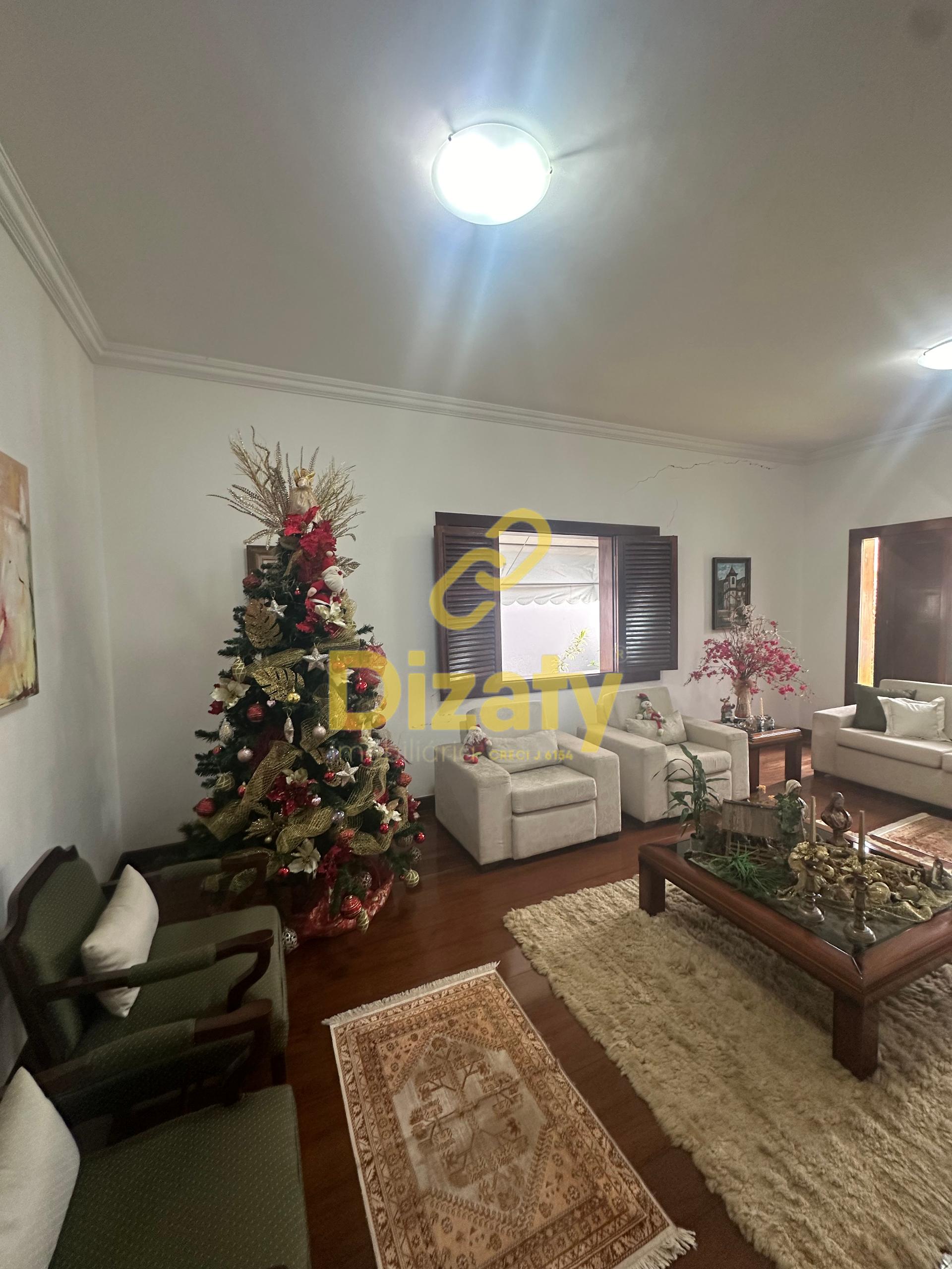 CASA COM 3 QUARTOS SENDO 1 SUÍTE, NO BAIRRO MANGABEIRAS