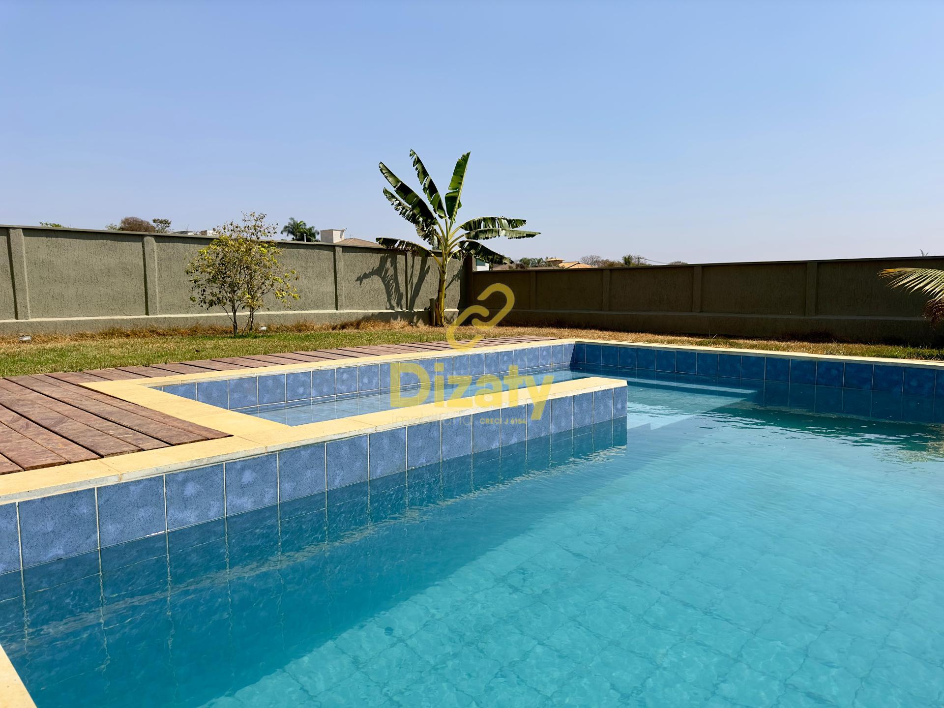 CASA EM CONDOMINIO FECHADO NO PARQUE DAS NOGUEIRAS VISTA SERRA DE SANTA HELENA.