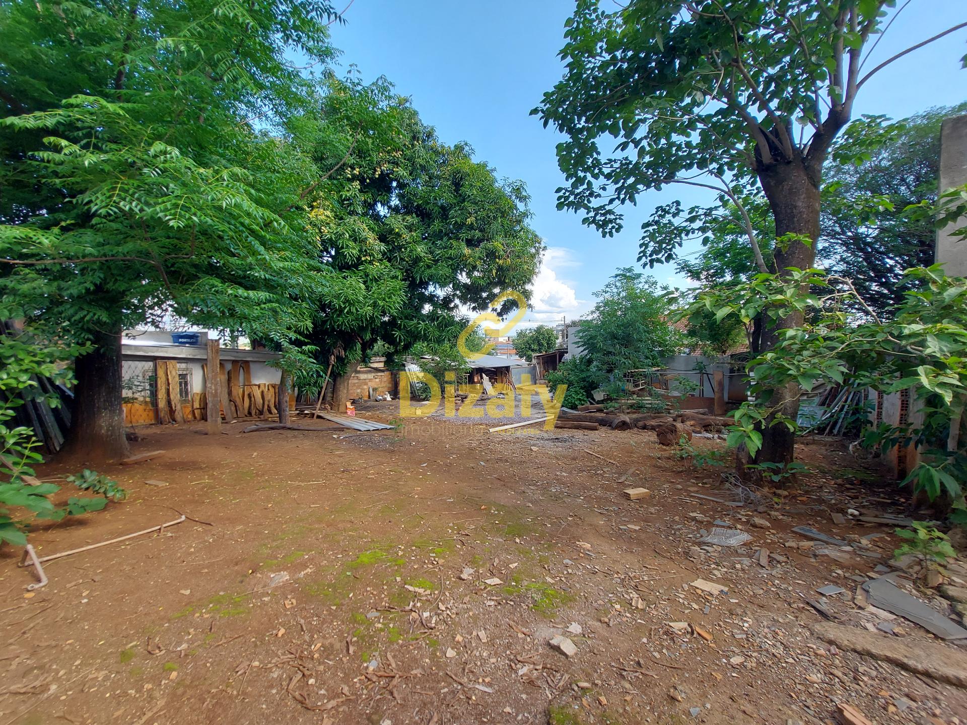 TERRENO DE ESQUINA NO CENTRO DE SETE LAGOAS COM 1058M  