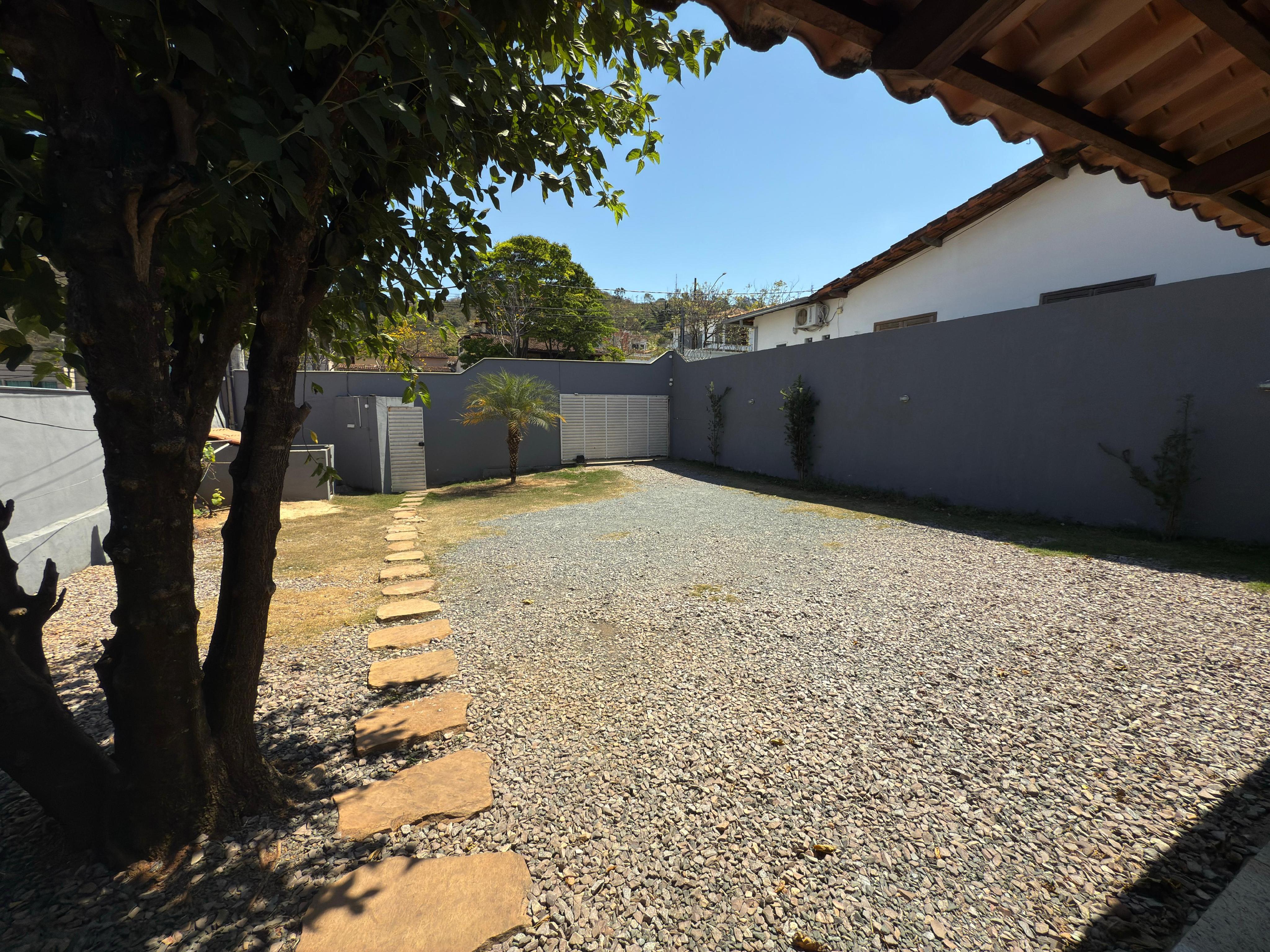 Casa para alugar com 3 quartos, 360m² - Foto 1