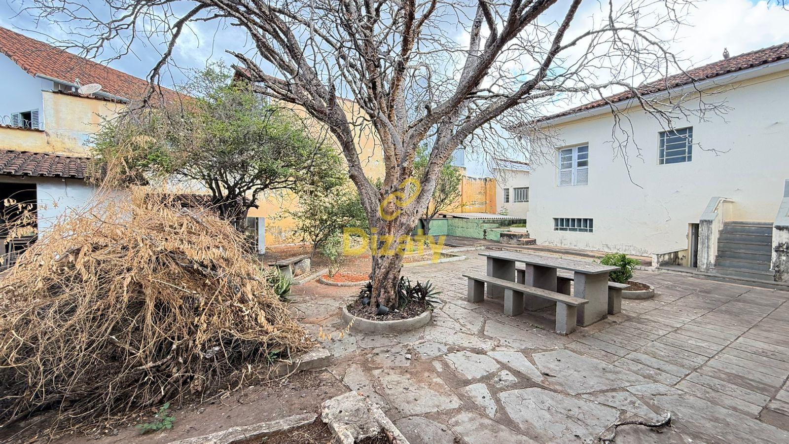 CASA COMERCIAL EM LOCALIZAÇÃO ESTRATÉGICA EM SETE LAGOAS/MG.