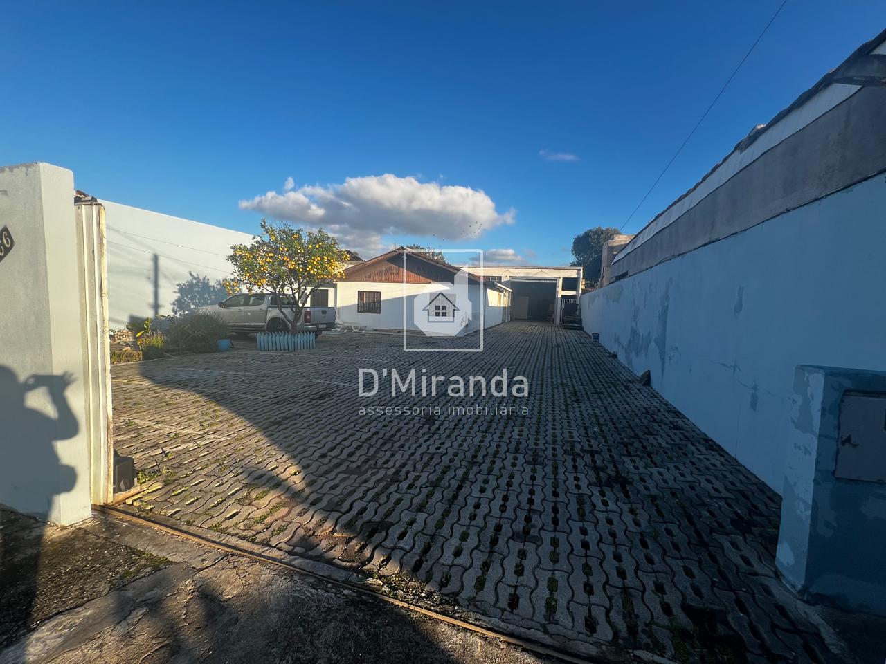 Terreno com Barracão em Área Industrial de Pinhais.