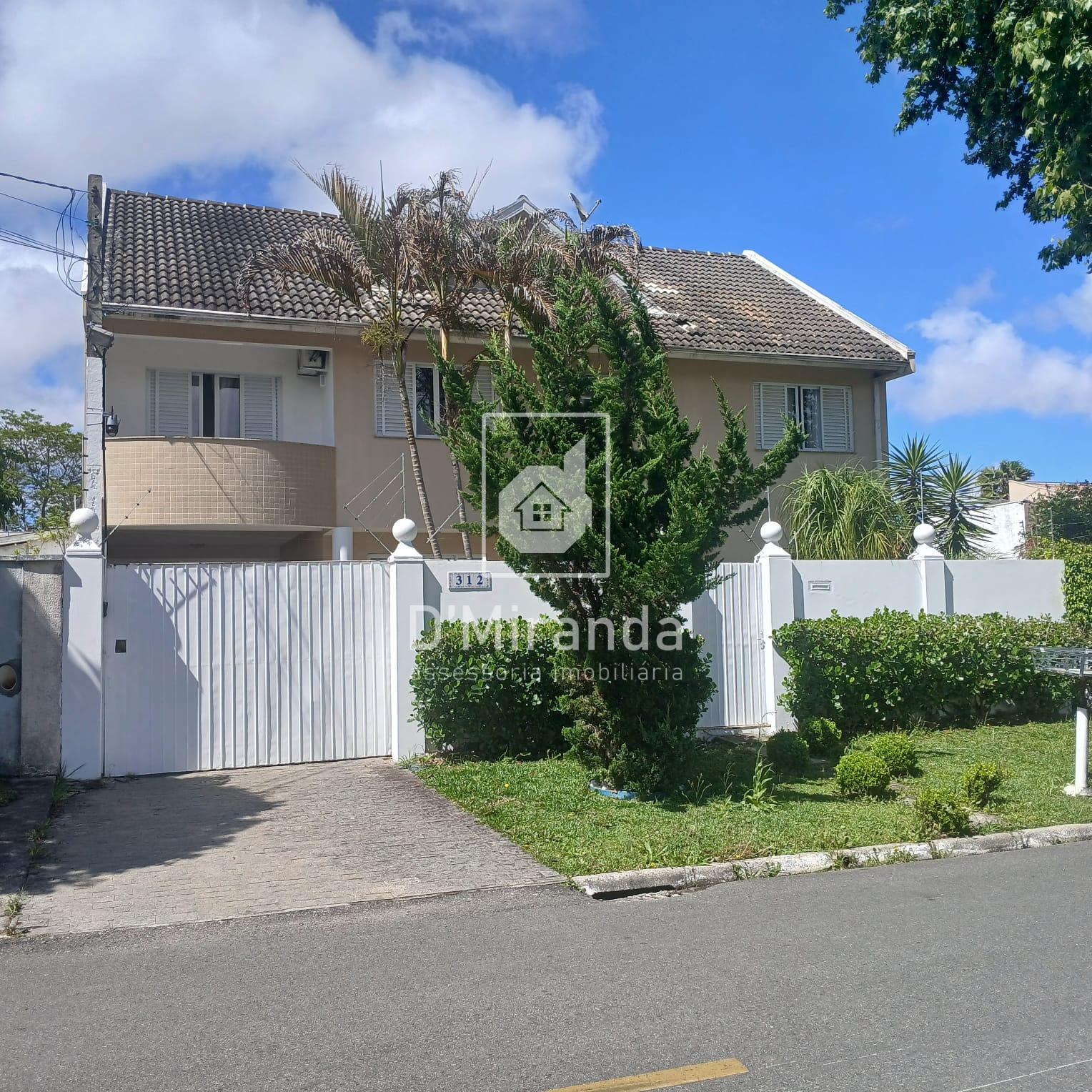 Sobrado em loteamento de alto padrão em Pinhais, no Bairro Pin...