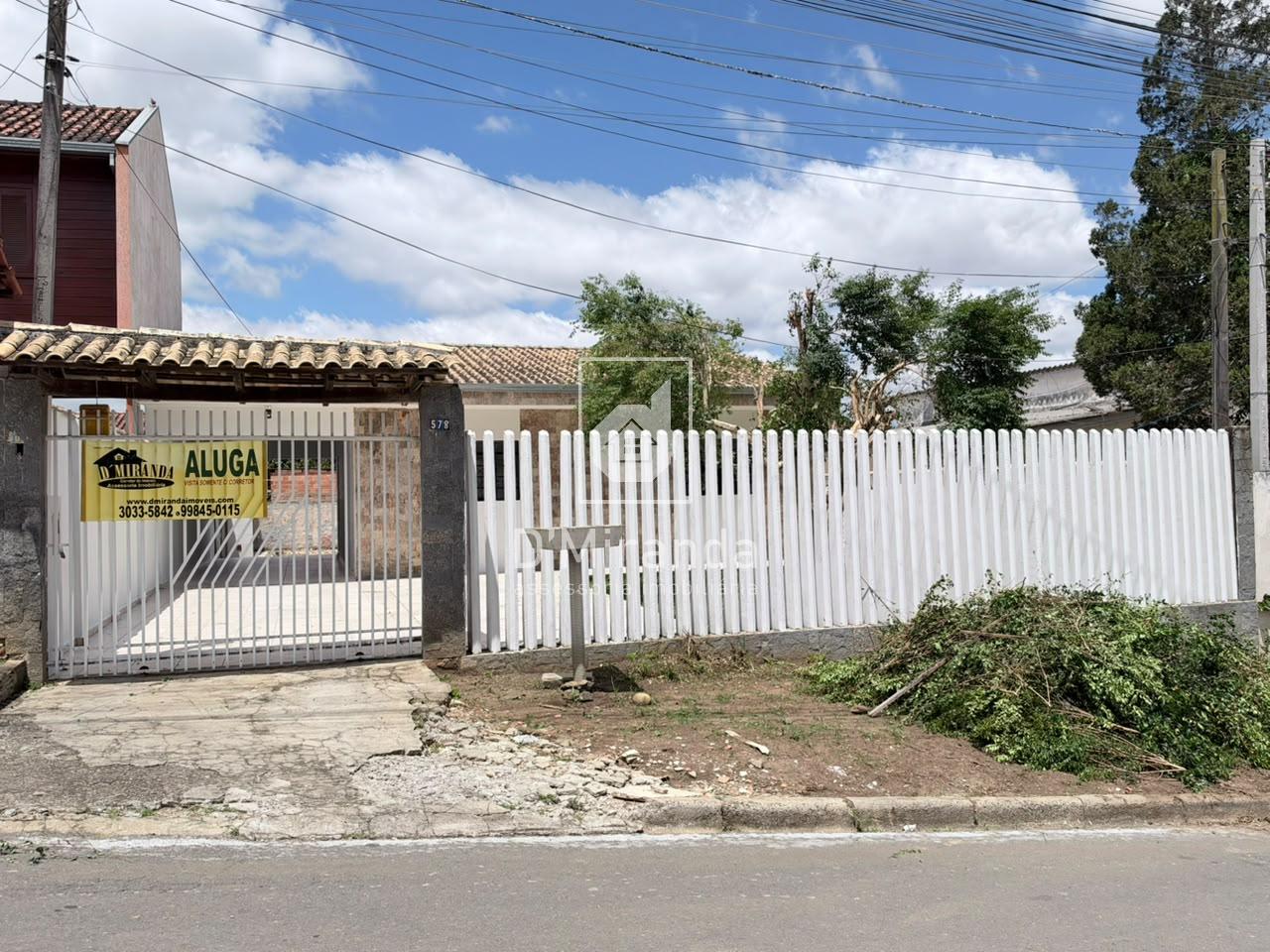 Casa com 2 Quartos e Terreno de 360 m², Jardim Amélia, PINHAIS...