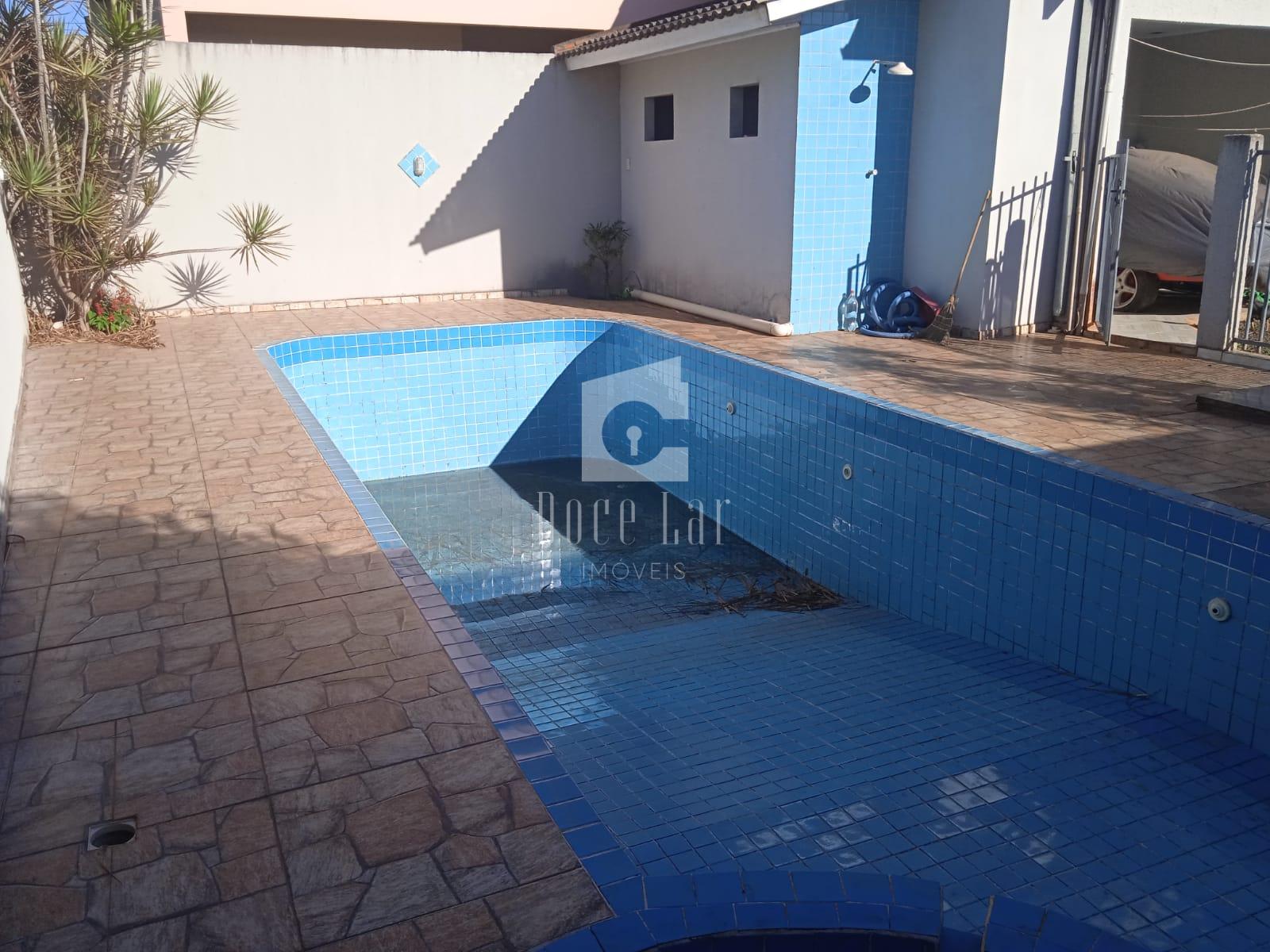 CASA PARA VENDA PRÓXIMA AO LAGO DOURADO