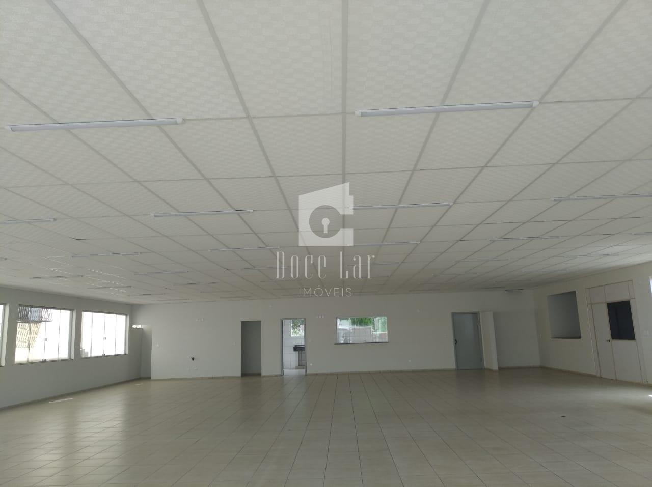 Sala Comercial ampla , sobreloja  no centro Norte