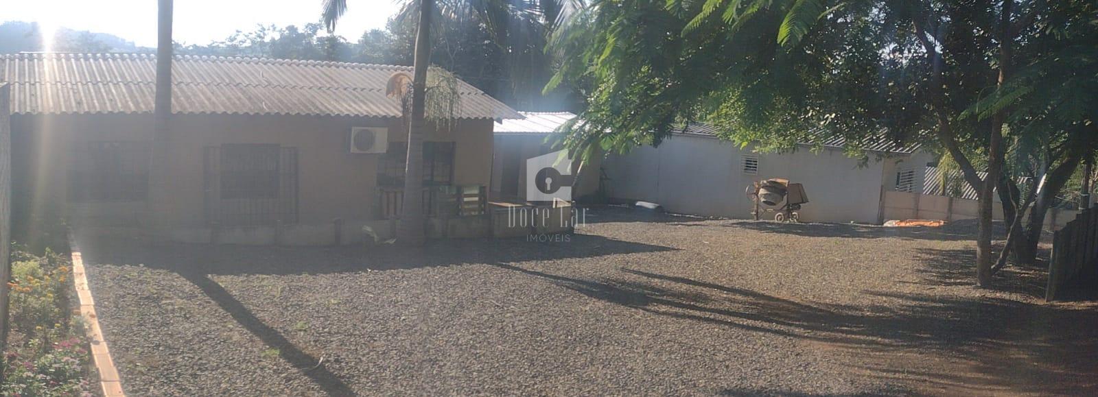 Casa no Alagado de Foz de Chopin, com amplo terreno.