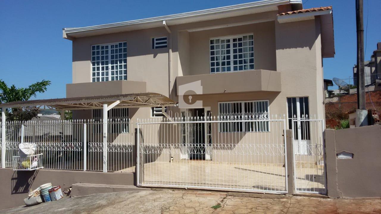 Amplo lote para venda com casa de dois pavimentos no Centro Su...
