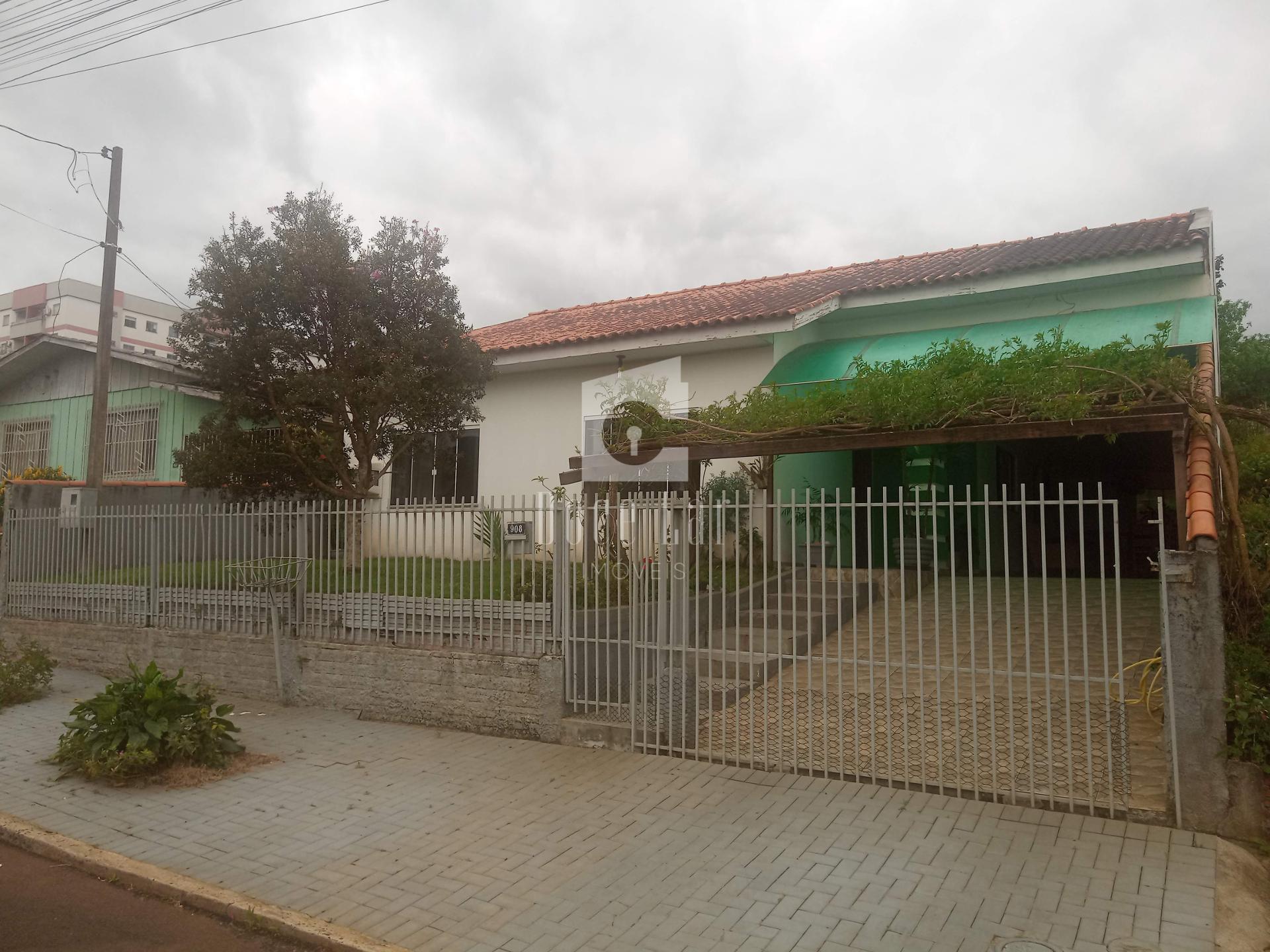 Casa com amplo lote para venda, Centro Norte, DOIS VIZINHOS - PR