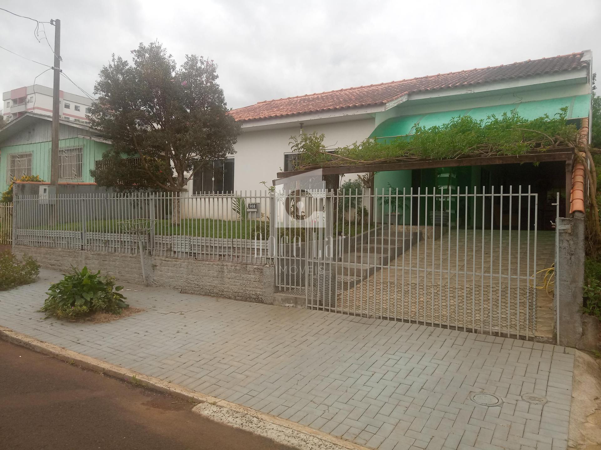 Casa com amplo lote para venda, Centro Norte, DOIS VIZINHOS - PR