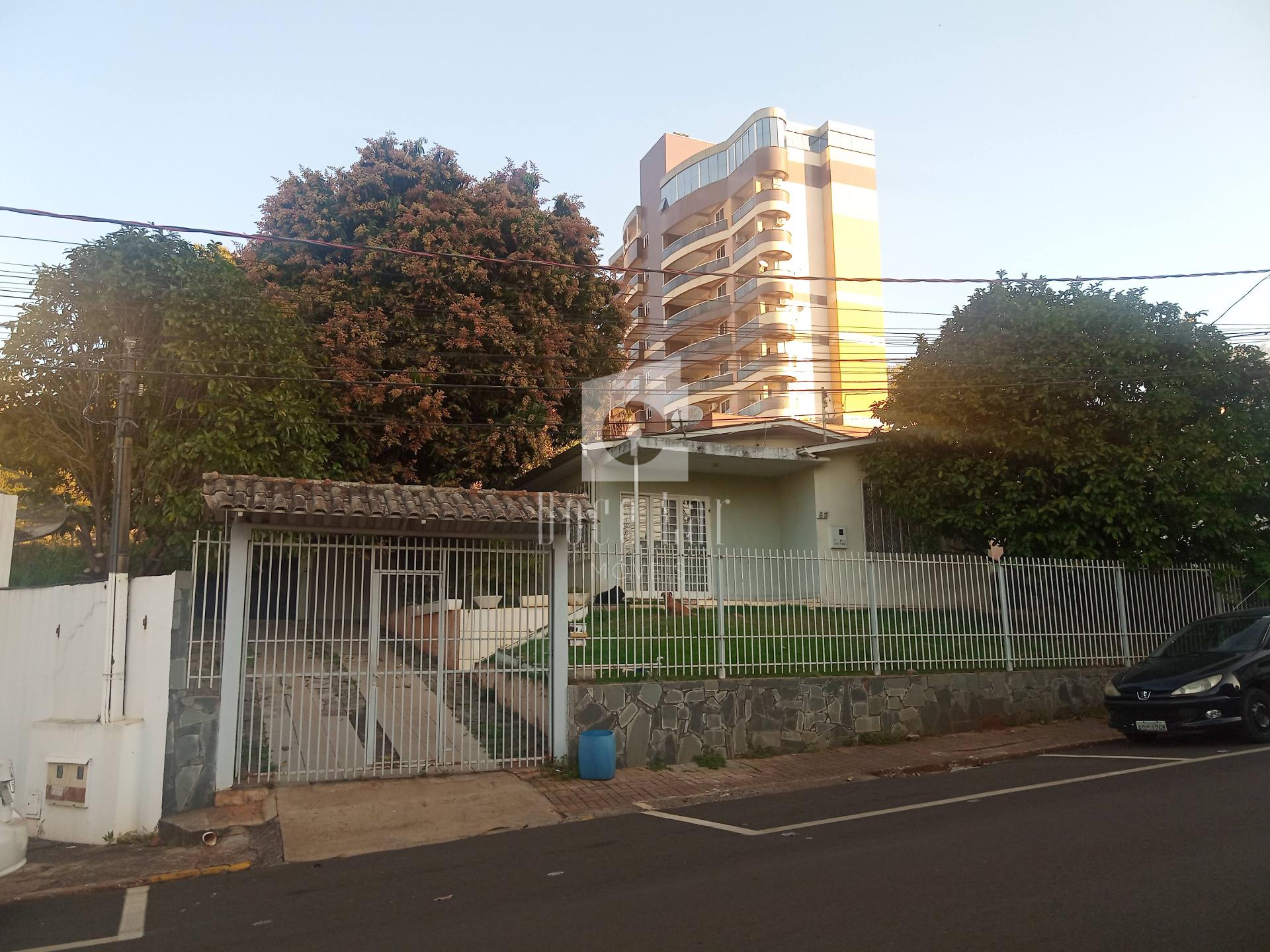 Amplo lote com casa para venda no Centro Norte, DOIS VIZINHOS ...