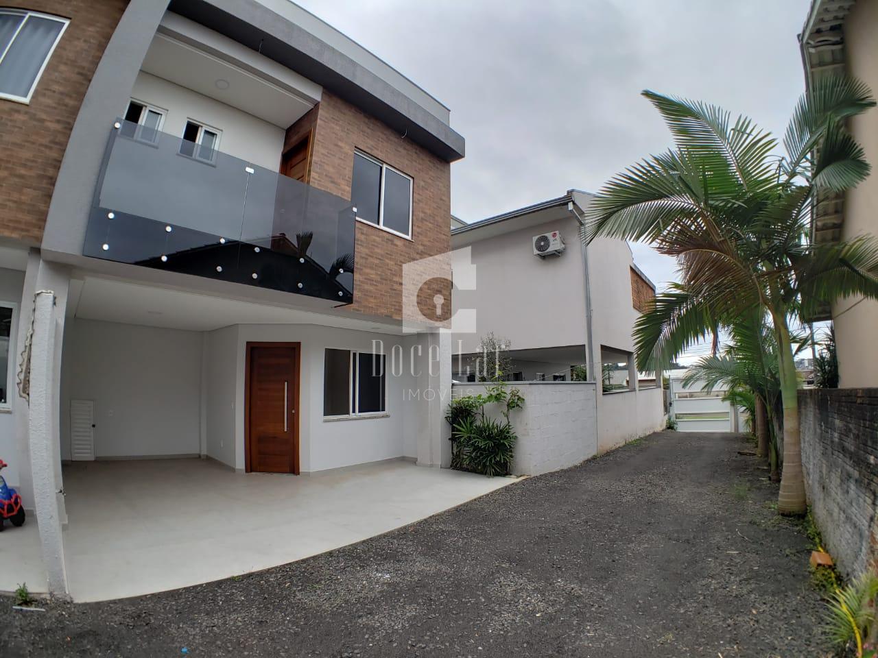 Sobrado para venda com amplo terraço, Centro Sul, DOIS VIZINHO...
