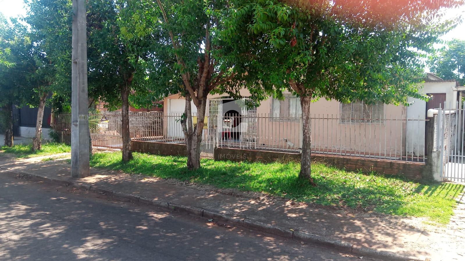 Casa para venda próxima à UPA, Bairro Sagrada Familia, DOIS VI...