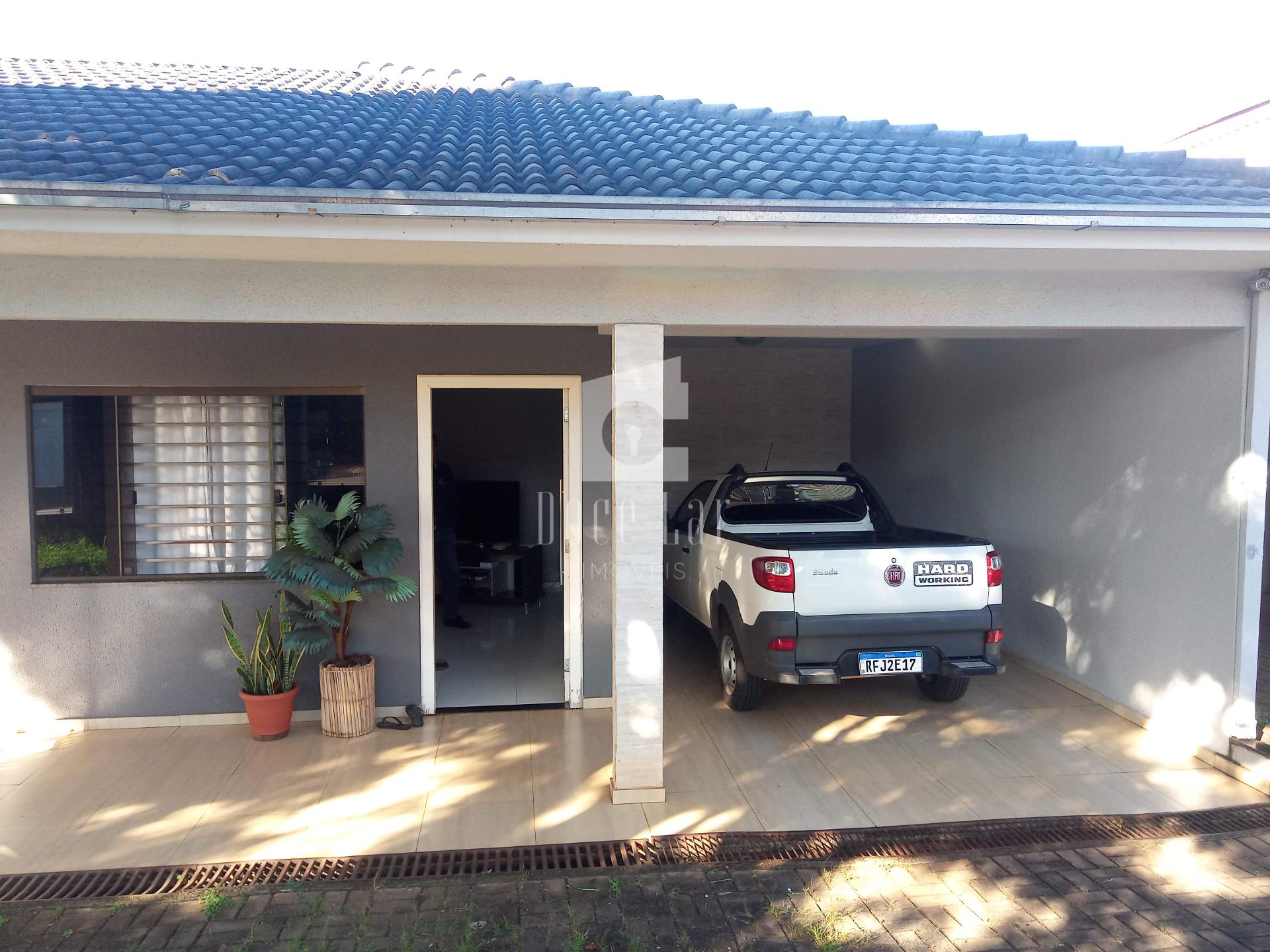Casa à venda com piscina no Bairro São Francisco de Assis, DOI...