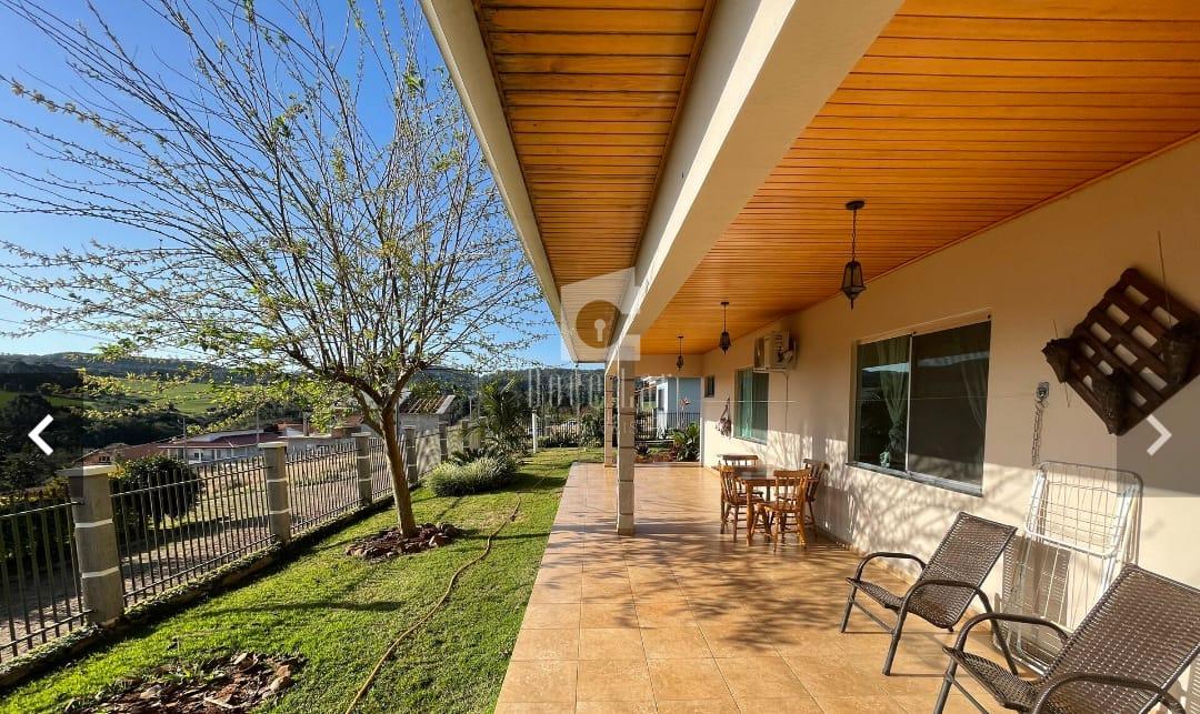 CASA SEMIMOBILIADA NO RECANTO DOS SABIÁS EM LARANJEIRAS DO SUL...