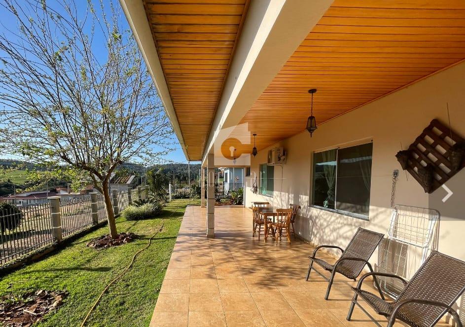 CASA SEMIMOBILIADA NO RECANTO DOS SABIÁS EM LARANJEIRAS DO SUL...