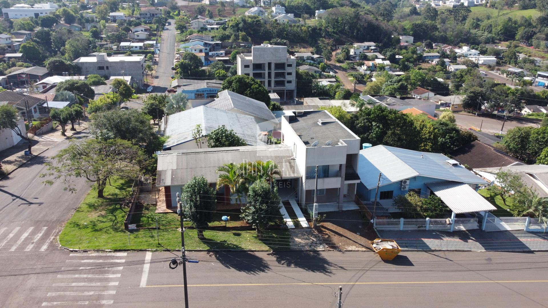 Lote contendo uma casa e um sobrado, São Francisco de Assis, D...