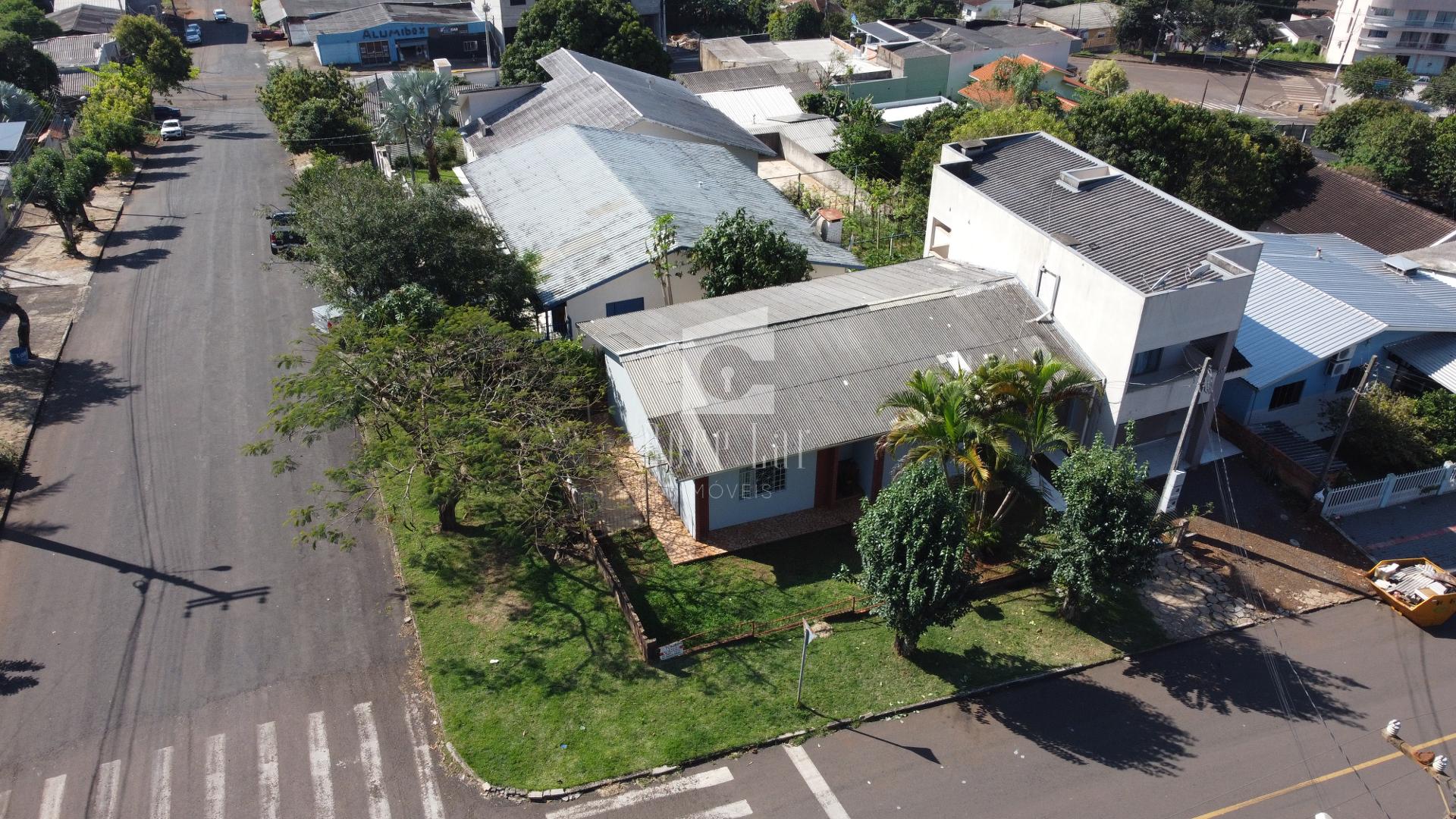 Lote contendo uma casa e um sobrado, São Francisco de Assis, D...