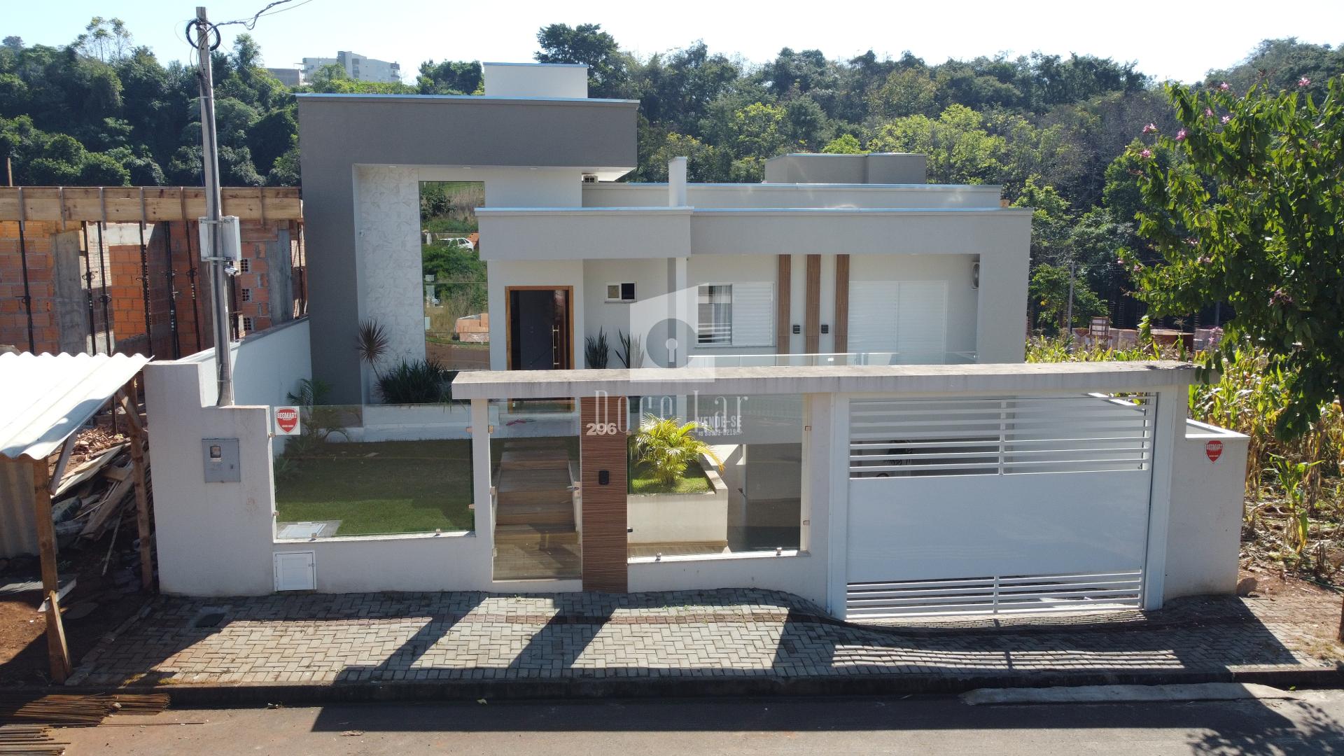 Casa à venda a 700 metros da Prefeitura Municipal em DOIS VIZI...