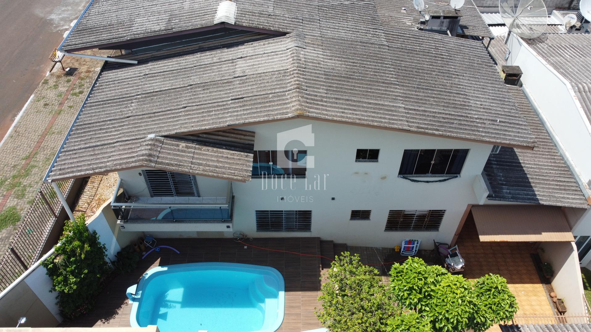 Sobrado com piscina a venda no Bairro São Francisco de Assis, ...