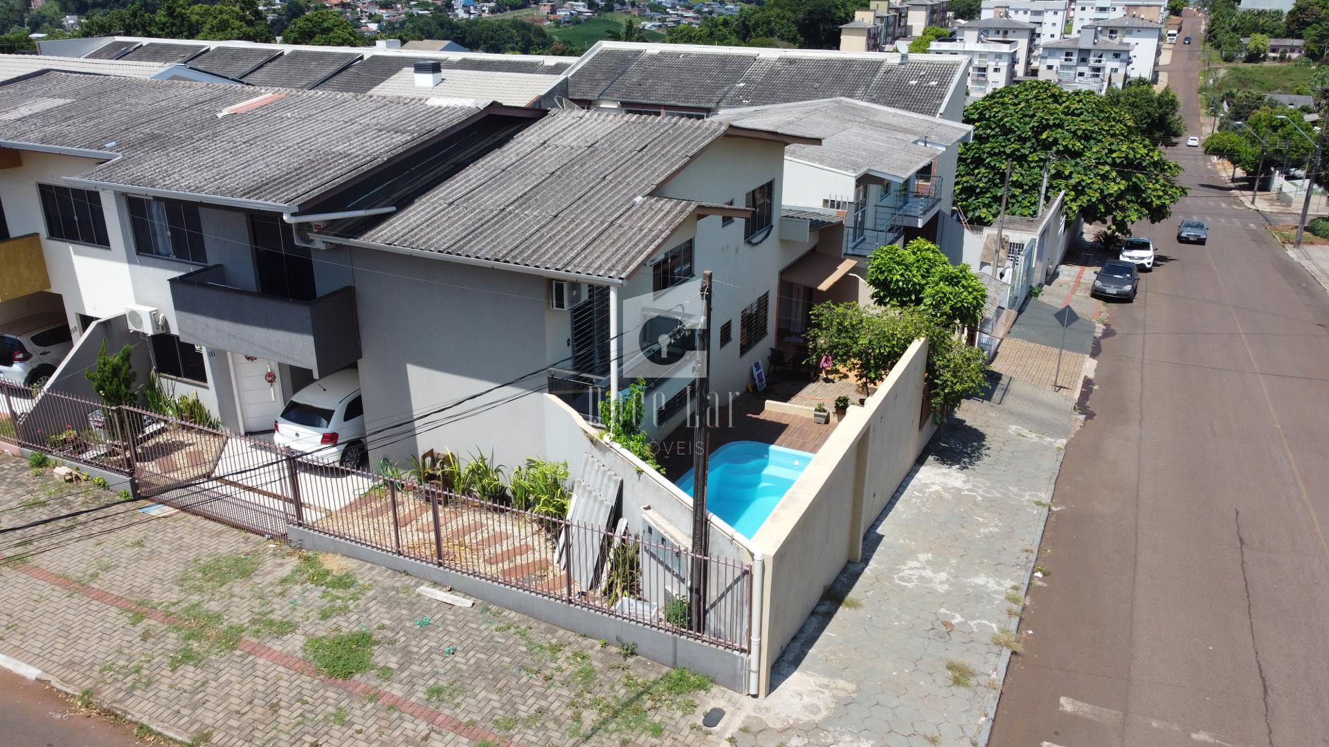Sobrado com piscina a venda no Bairro São Francisco de Assis, ...