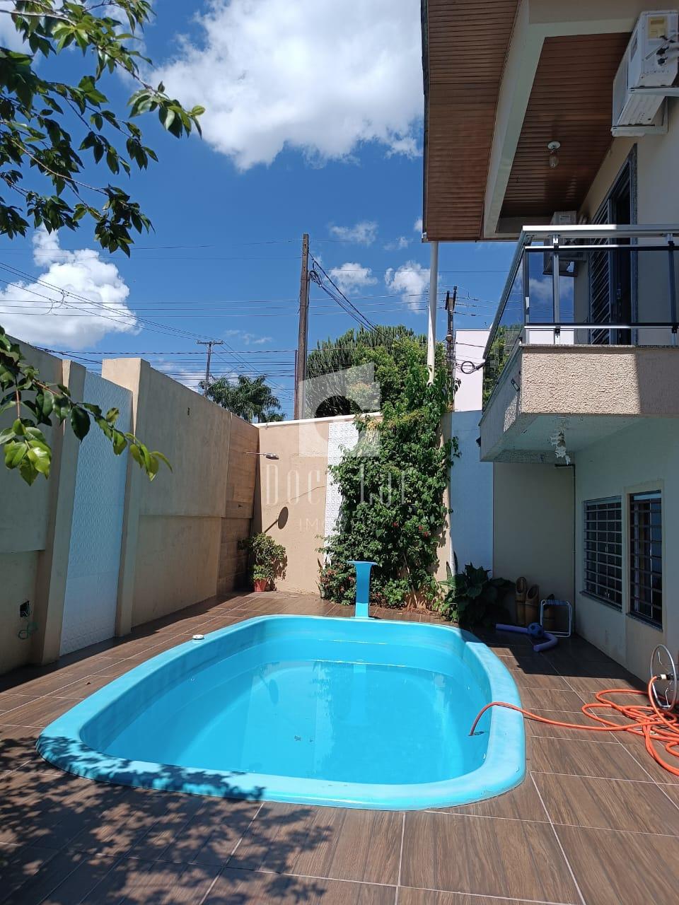 Sobrado com piscina a venda no Bairro São Francisco de Assis, ...