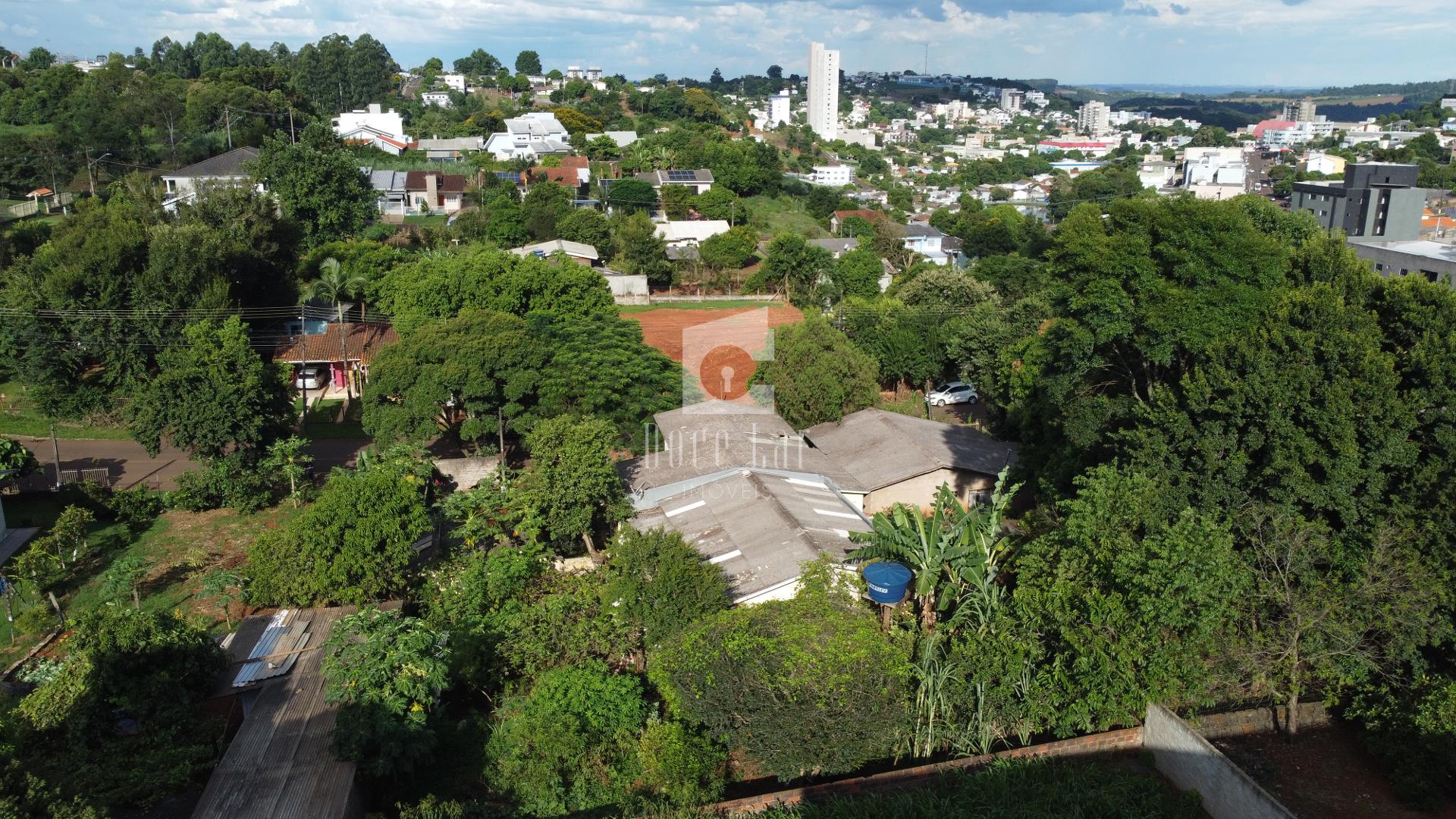 Casa a venda com aprox, 210,00m2 e terreno de 810,00m2.