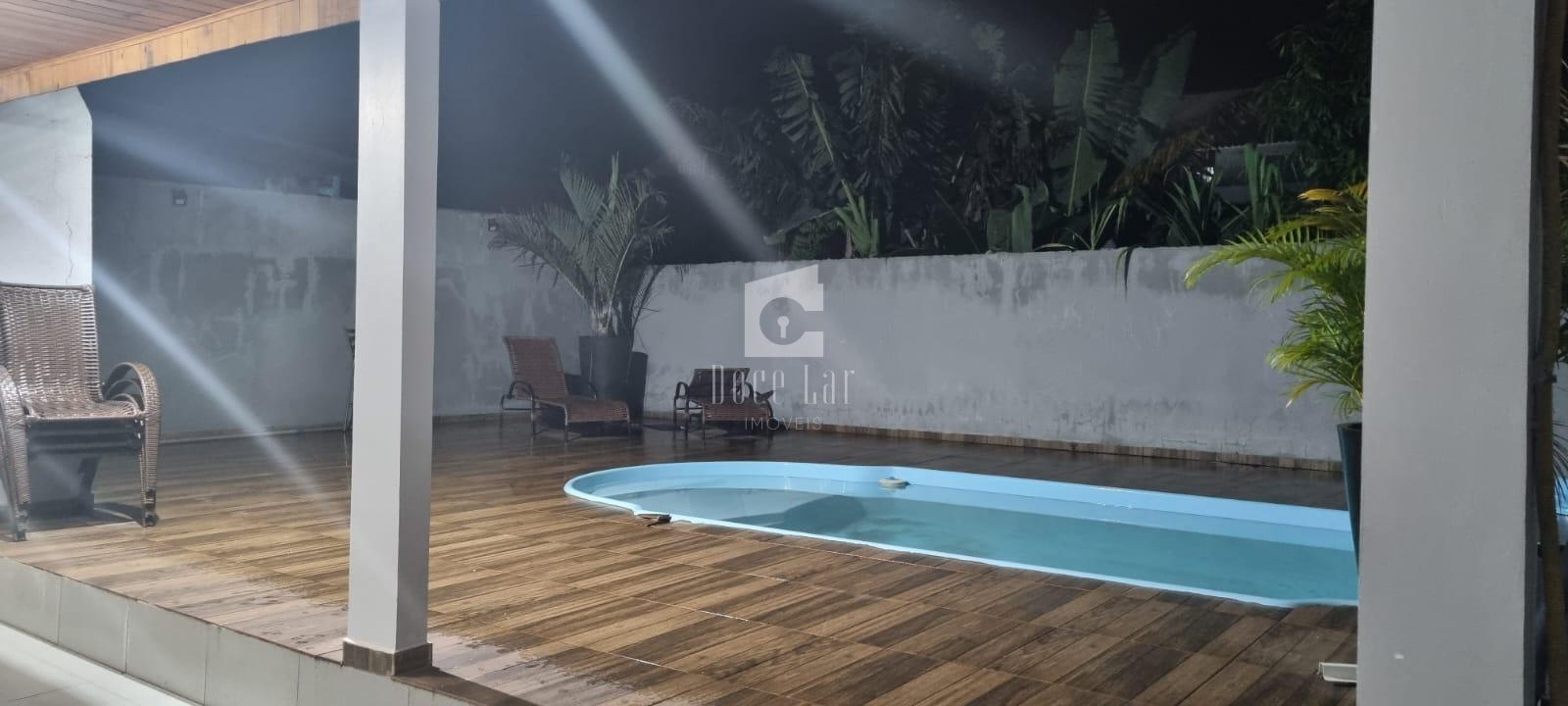 Casa com piscina à venda próxima ao Supermercado Preferencial,...