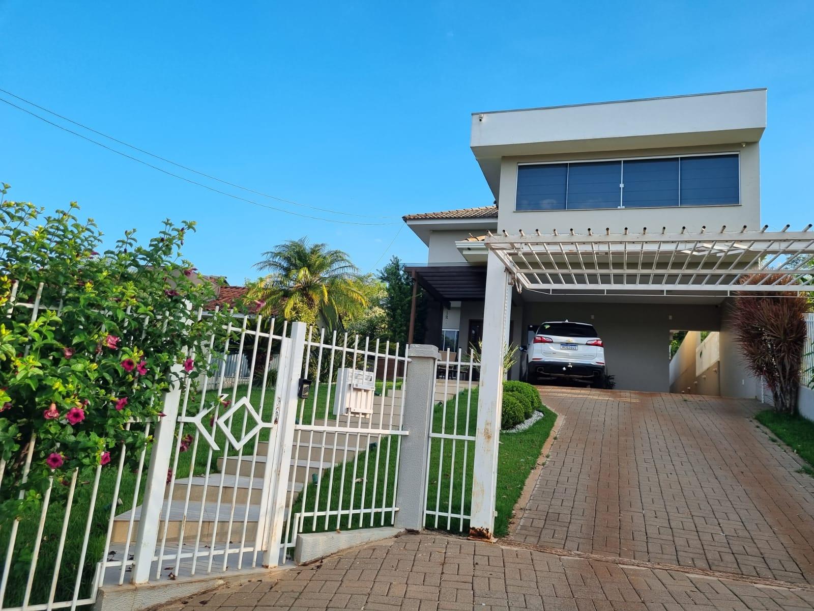 SOBRADO ALTO PADRÃO COM PISCINA E CAMPO DE FUTEBOL, DOIS VIZIN...
