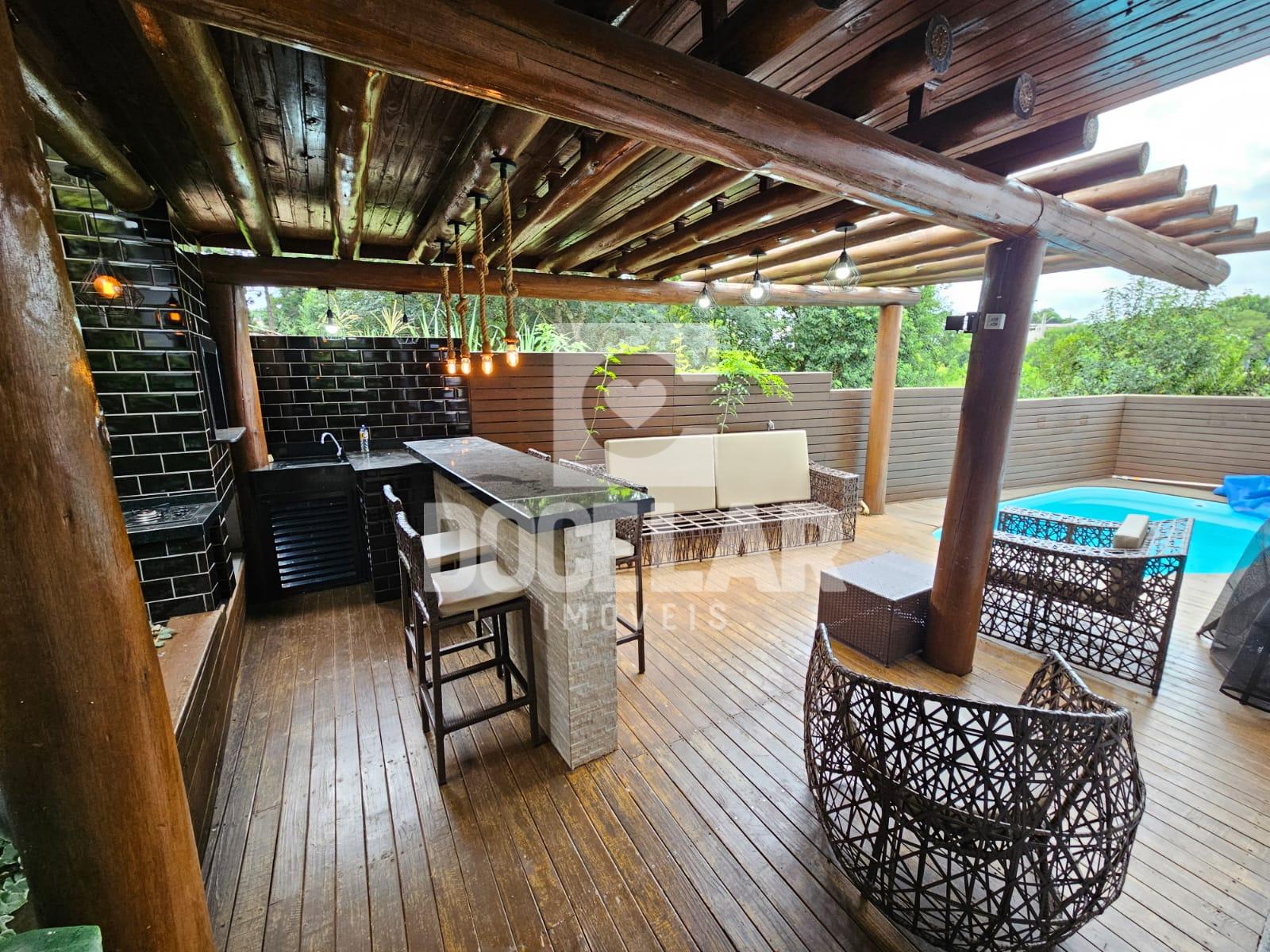Casa SEMIMOBILIADA à venda com piscina e área de festa, DOIS V...