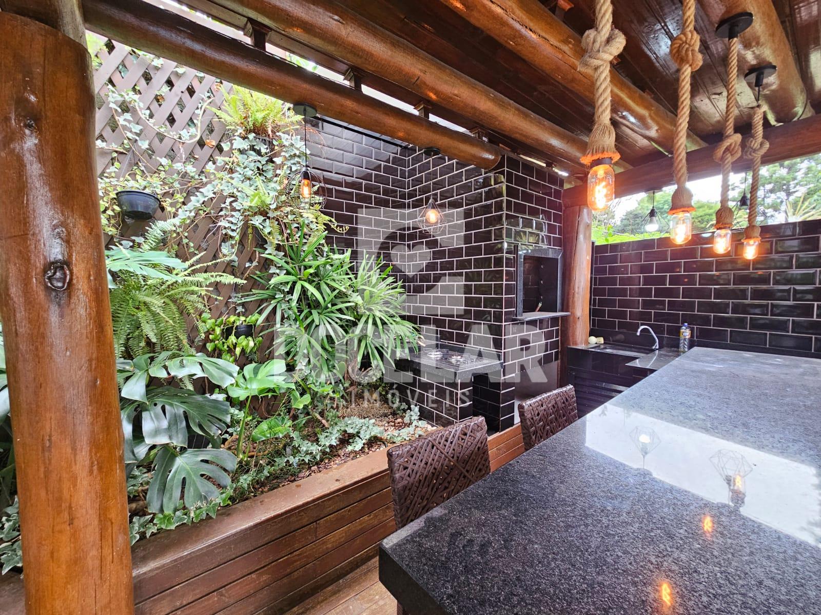 Casa SEMIMOBILIADA à venda com piscina e área de festa, DOIS V...