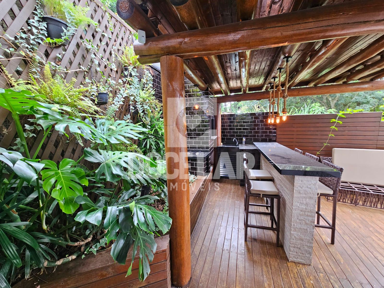 Casa SEMIMOBILIADA à venda com piscina e área de festa, DOIS V...