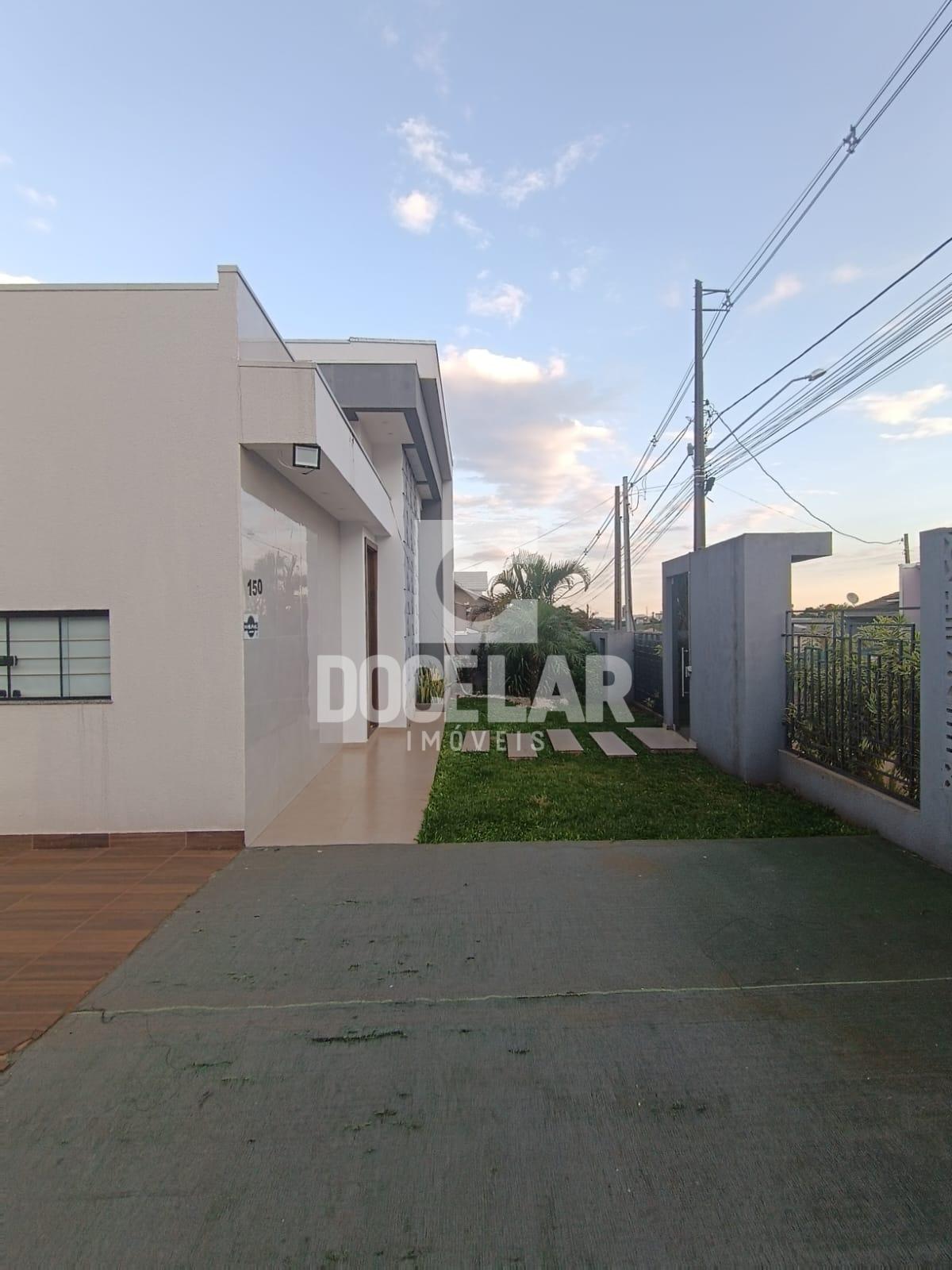 Casa semimobiliada com piscina à venda à 950 metros do Superdi...