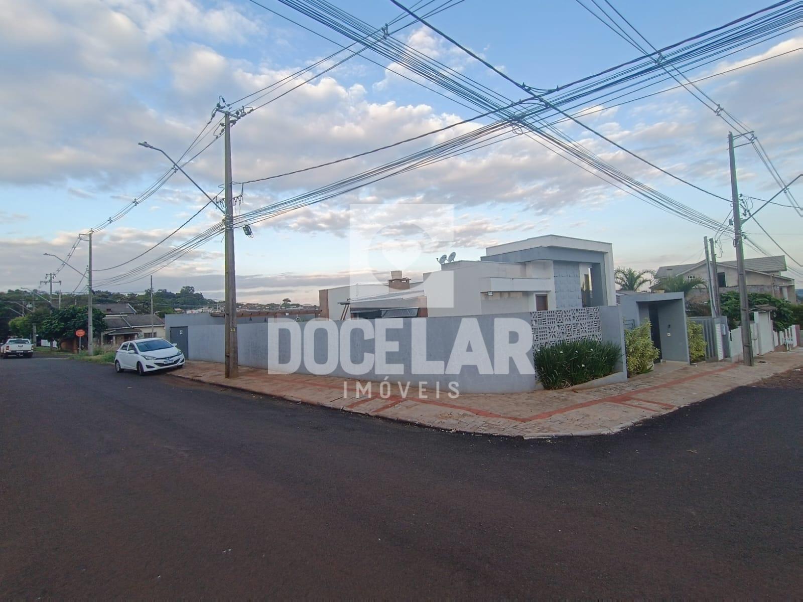 Casa semimobiliada com piscina à venda à 950 metros do Superdi...