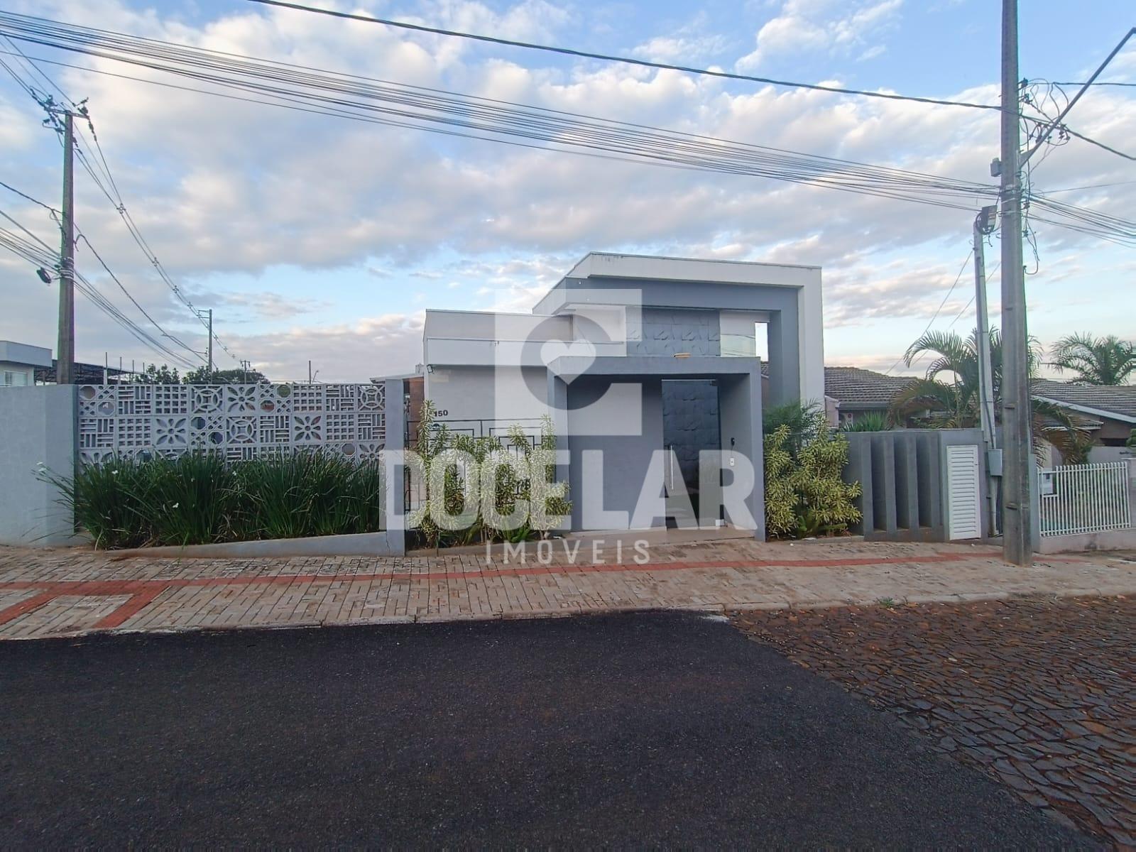 Casa semimobiliada com piscina à venda à 950 metros do Superdi...