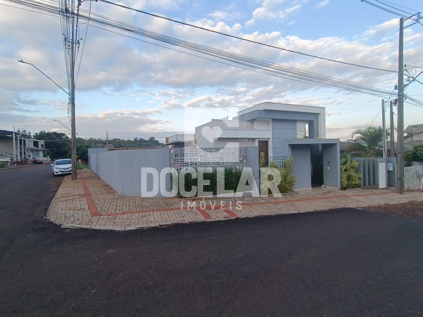 Casa semimobiliada com piscina à venda à 950 metros do Superdi...