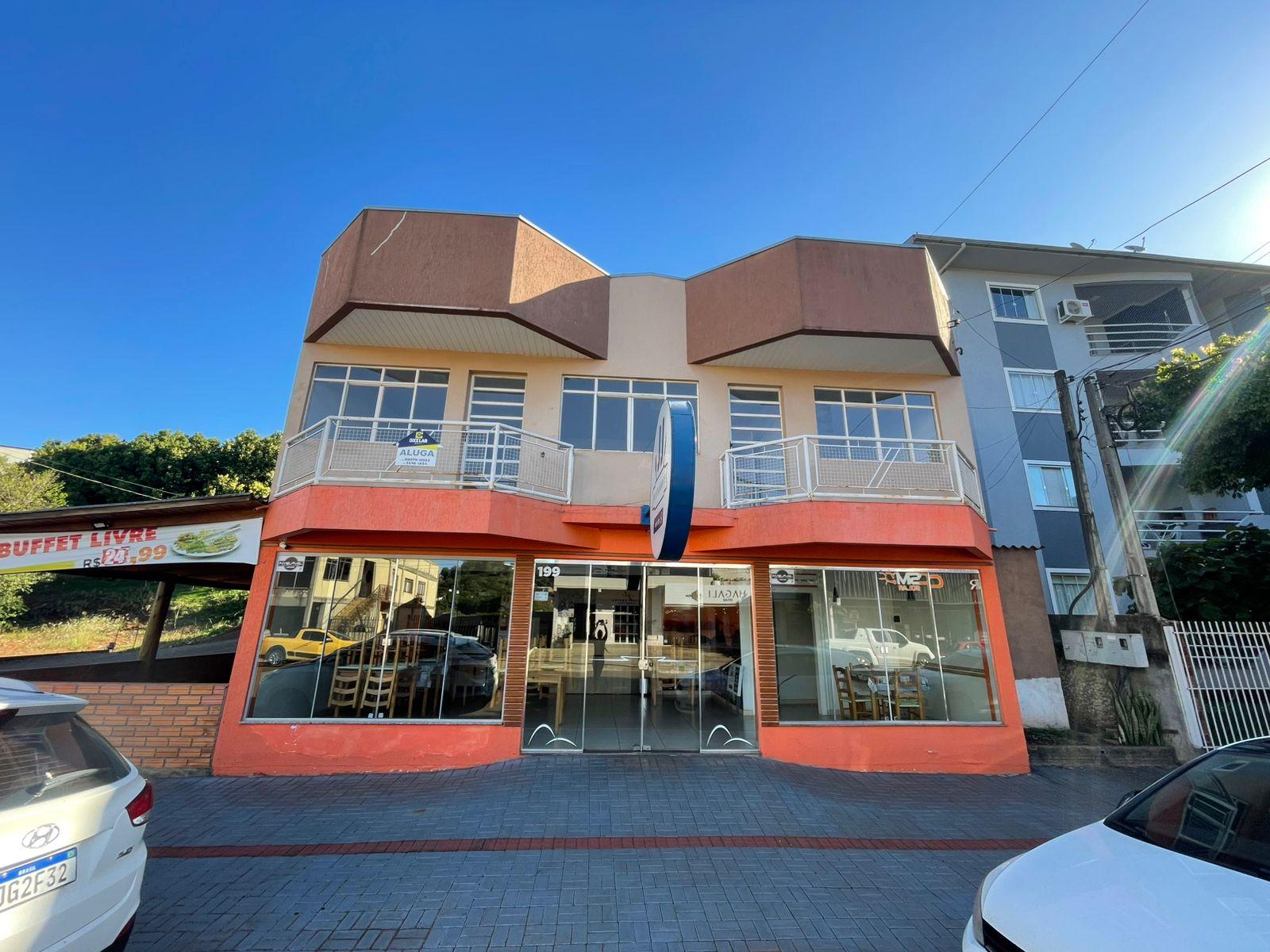 Apartamento amplo e bem localizado, sem condomínio.