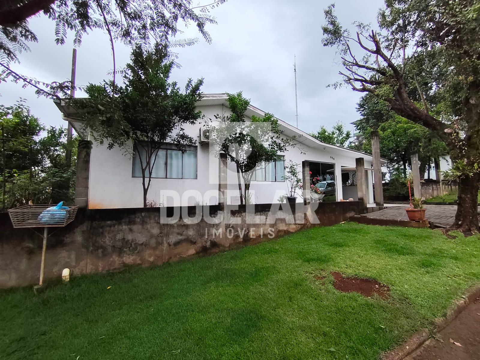 Casa Residencial em Alvenaria com aproximadamente 180,00 m , n...