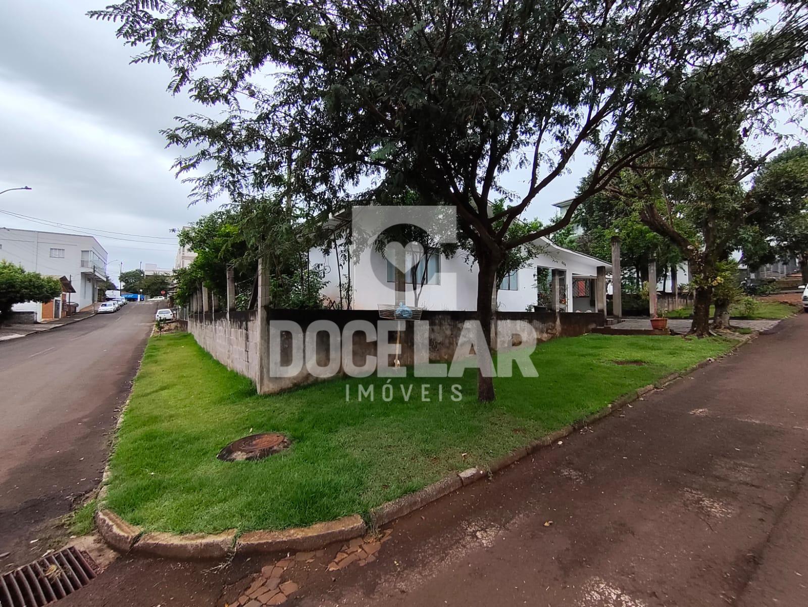 Casa Residencial em Alvenaria com aproximadamente 180,00 m , n...