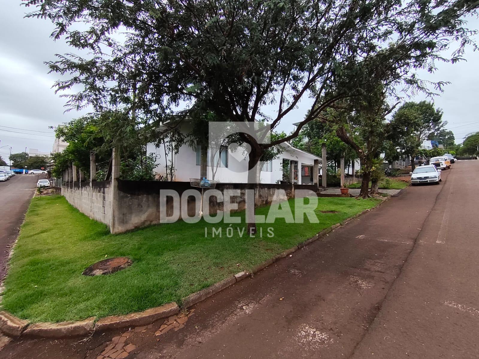 Casa Residencial em Alvenaria com aproximadamente 180,00 m , n...