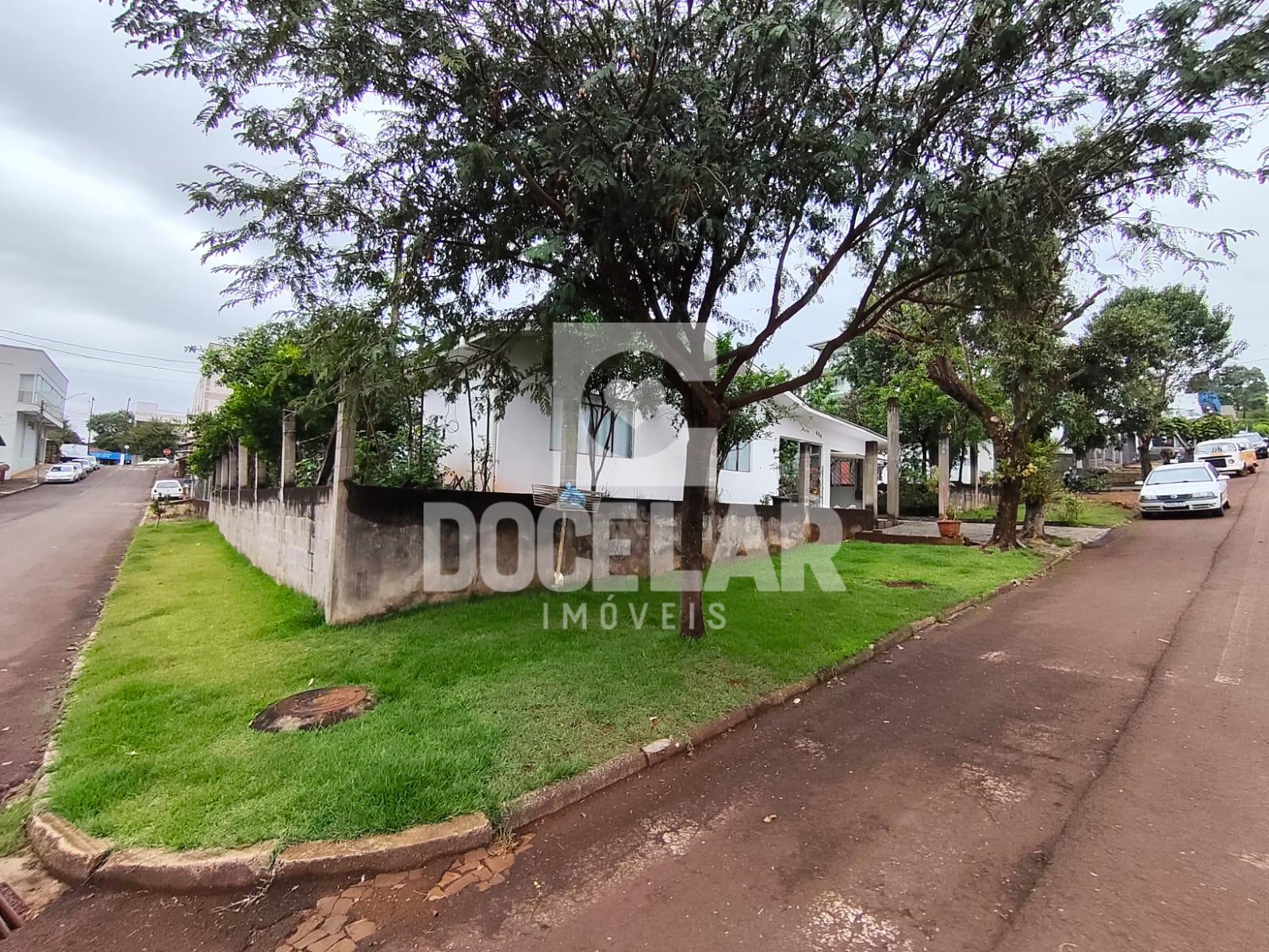 Casa Residencial em Alvenaria com aproximadamente 180,00 m , n...
