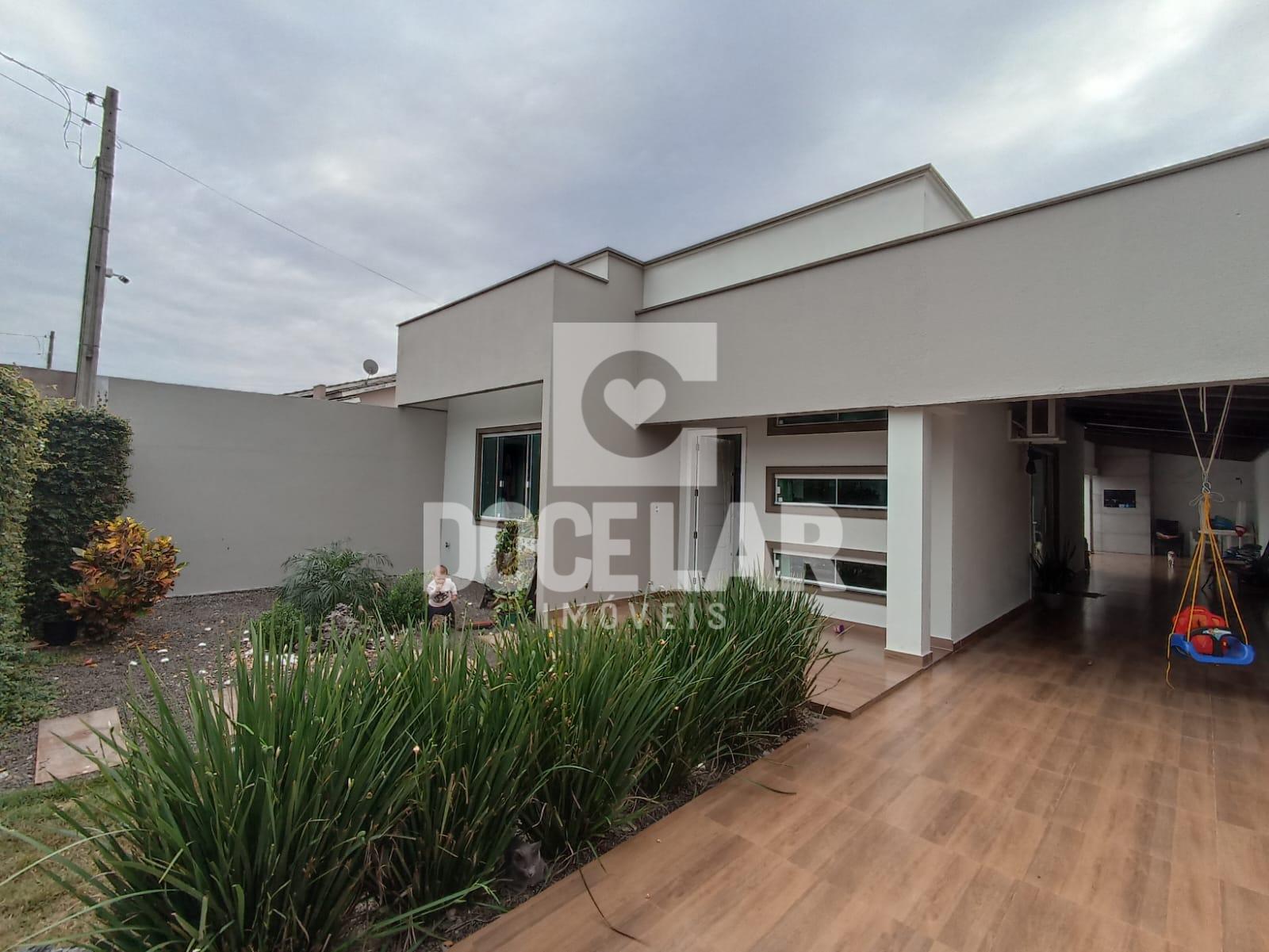 Casa com piscina à venda no Loteamento Vale do Country, DOIS V...